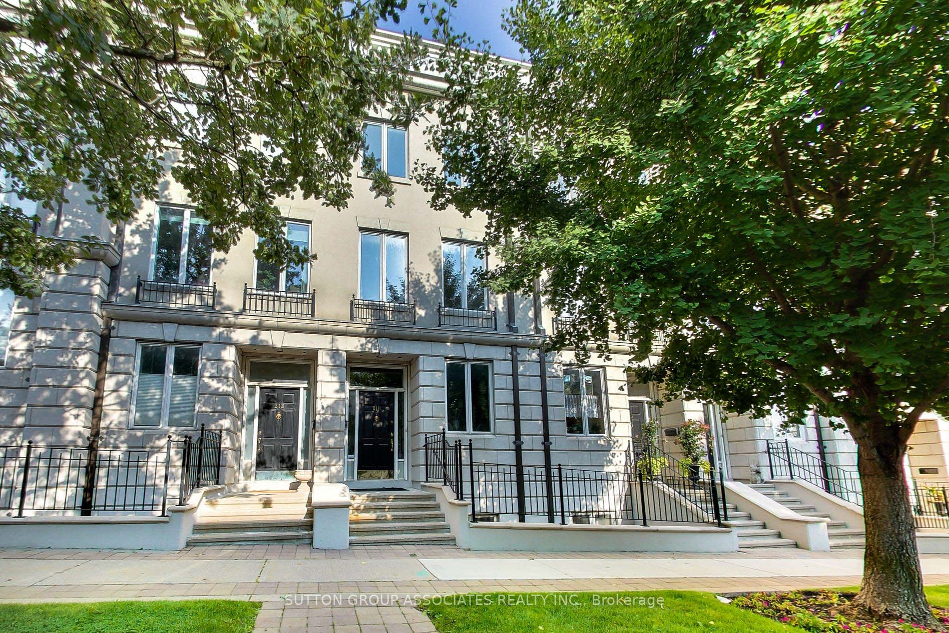 211 Walmer Rd