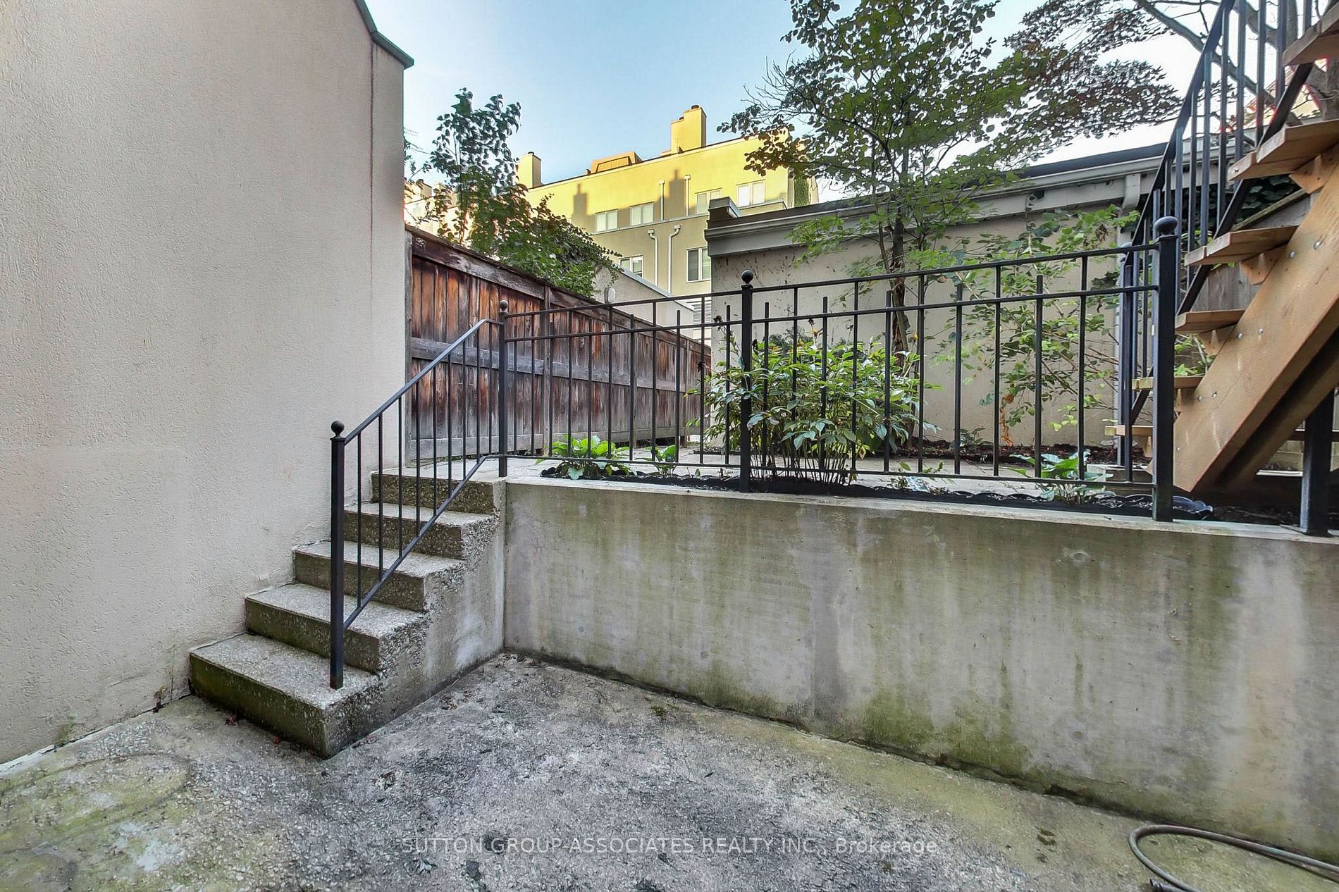 211 Walmer Rd