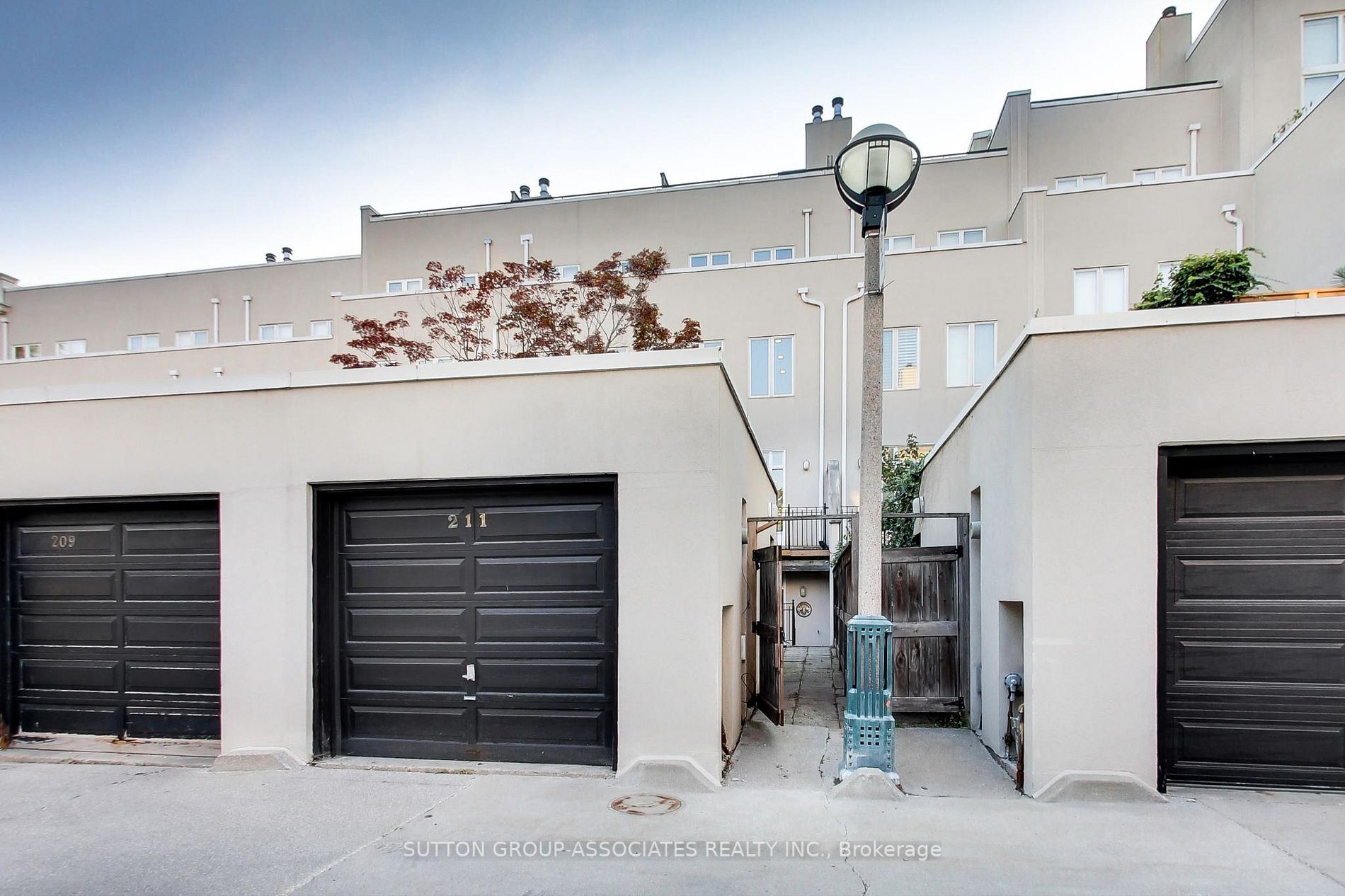 211 Walmer Rd