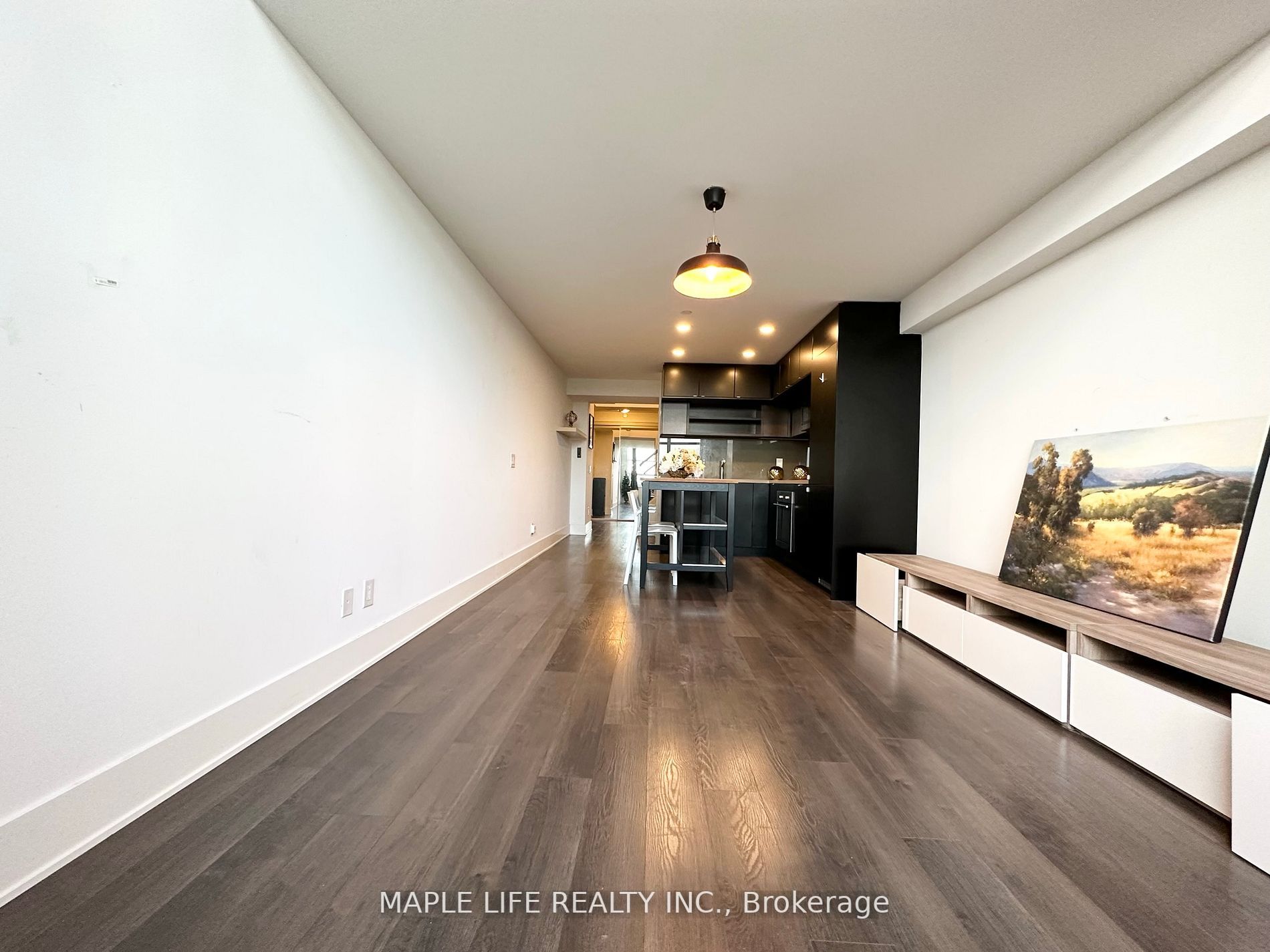 111 St Clair Ave W, #817