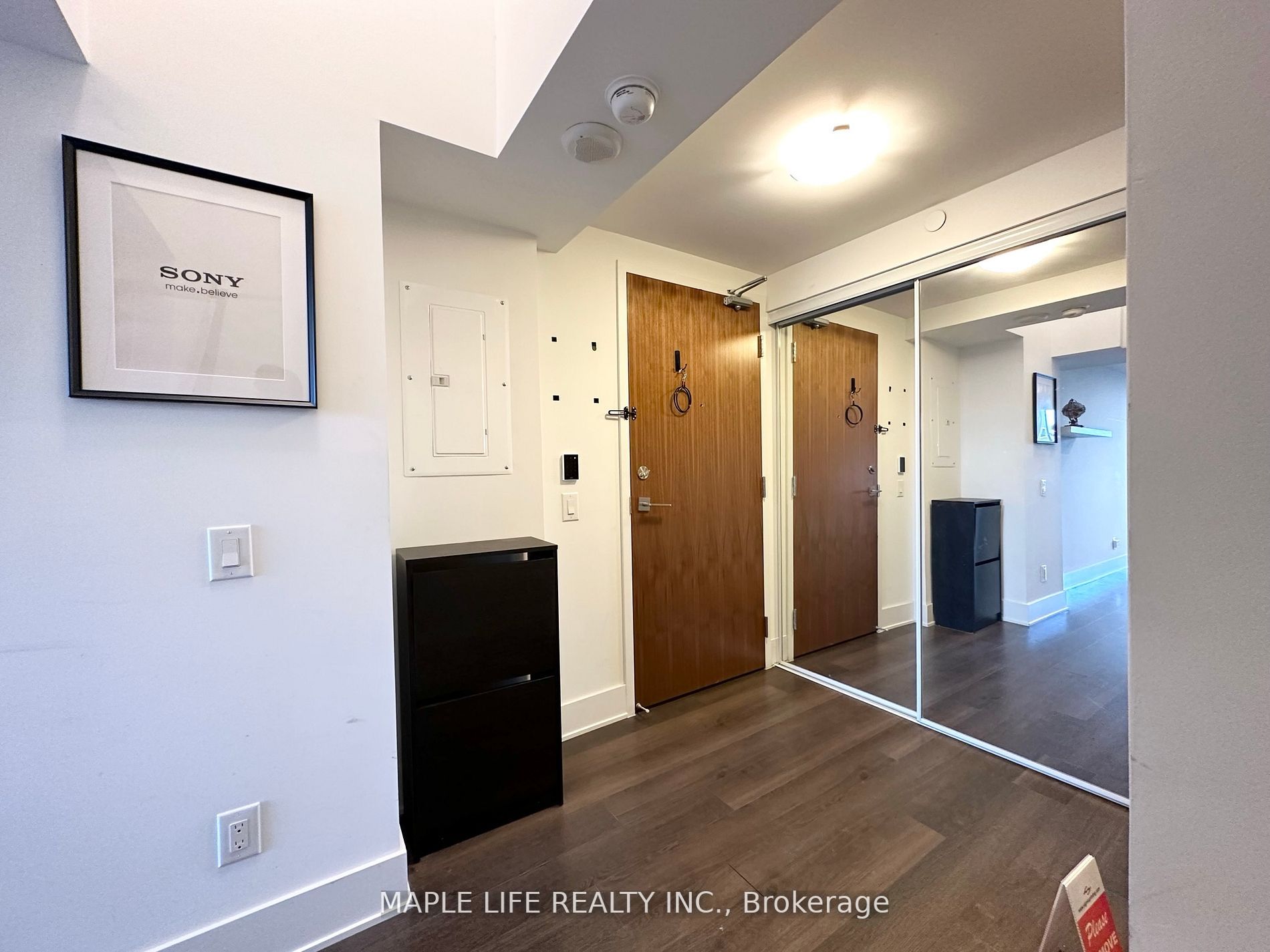 111 St Clair Ave W, #817