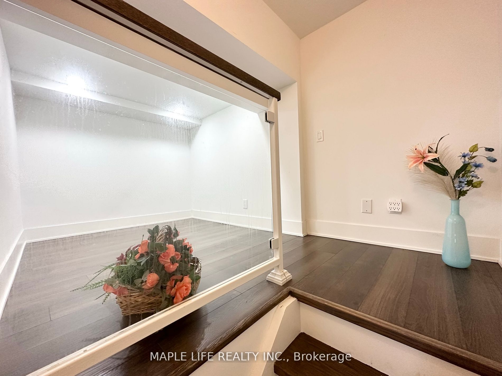 111 St Clair Ave W, #817
