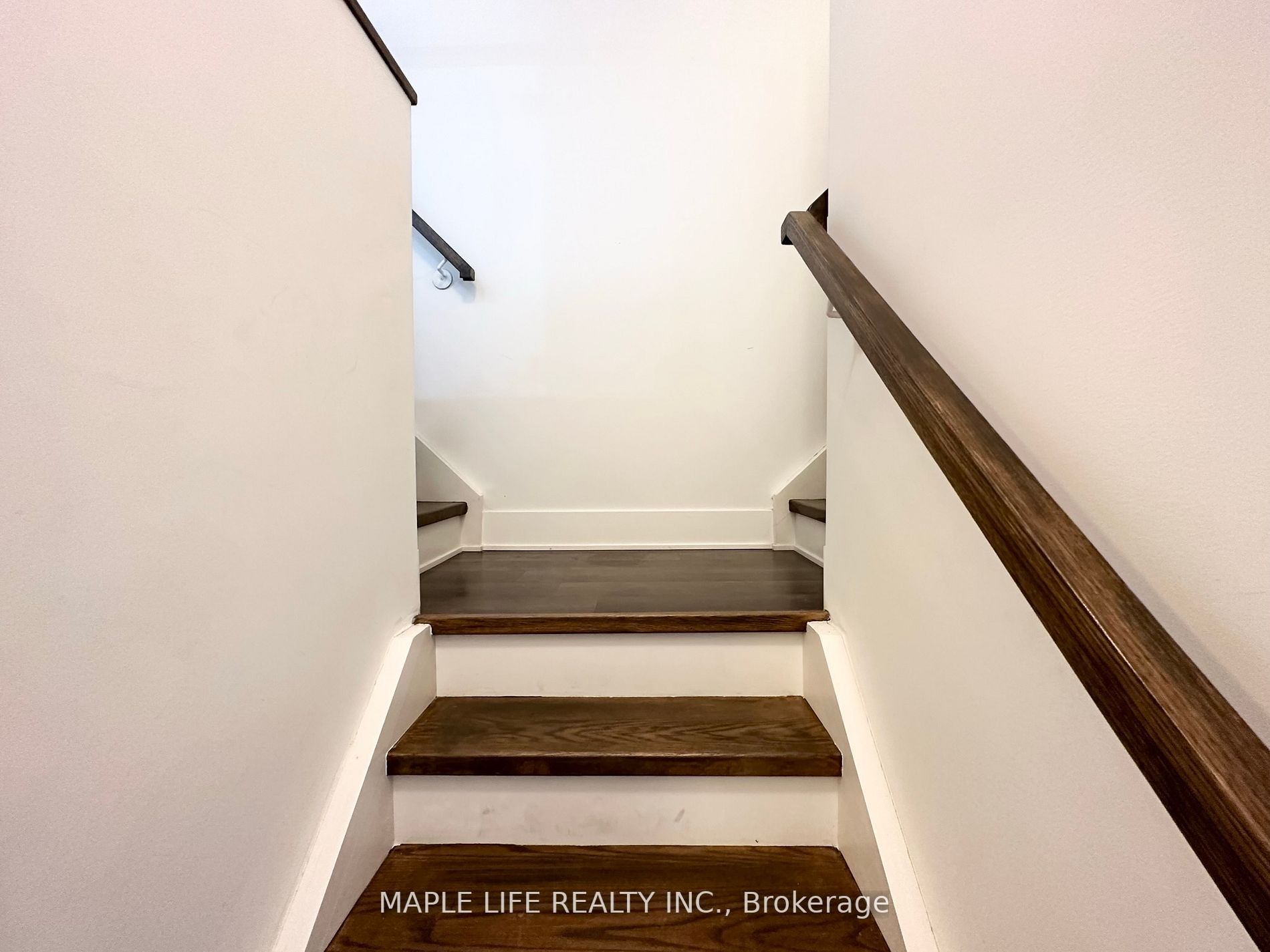 111 St Clair Ave W, #817