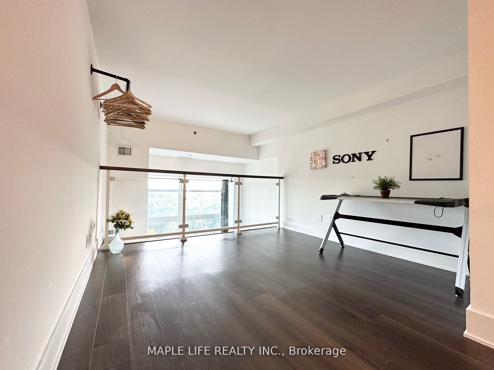 111 St Clair Ave W, #817