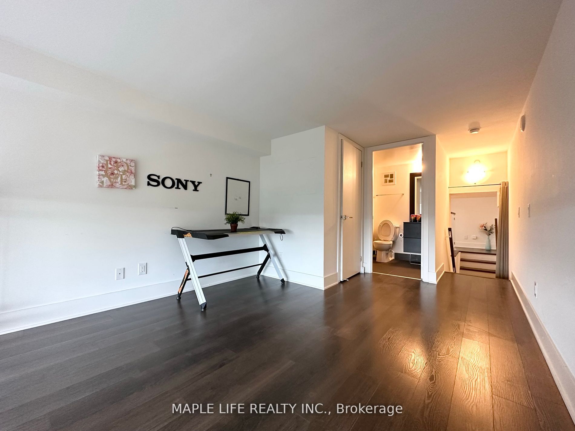 111 St Clair Ave W, #817