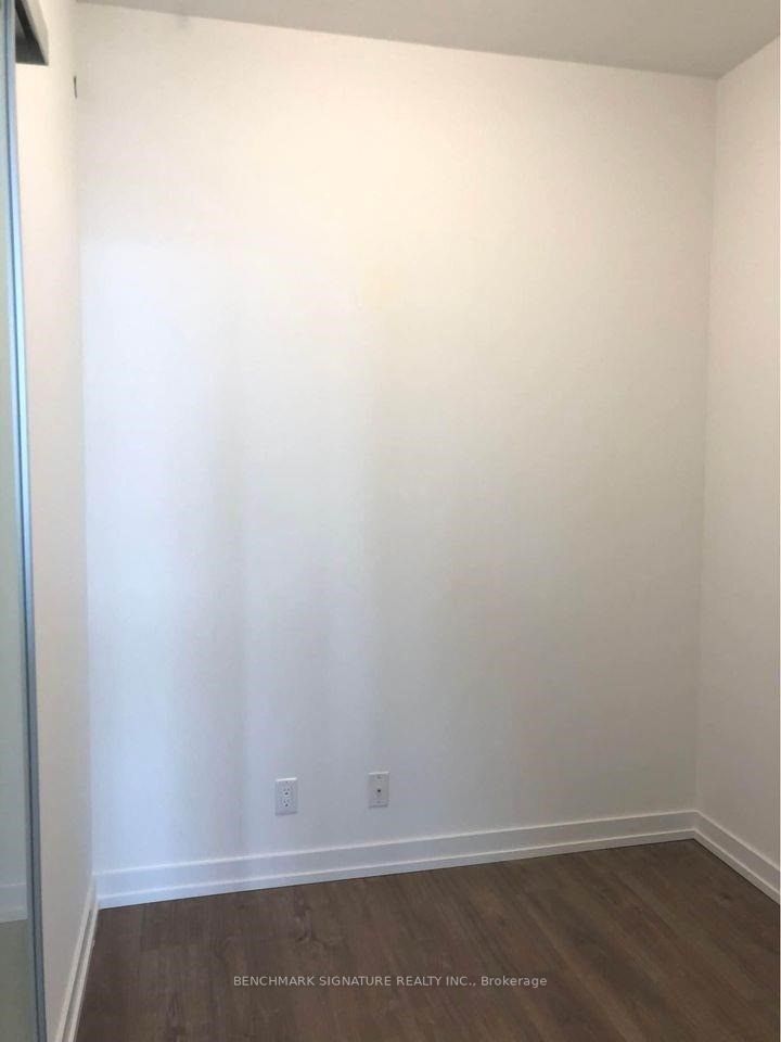 203 College St, #605