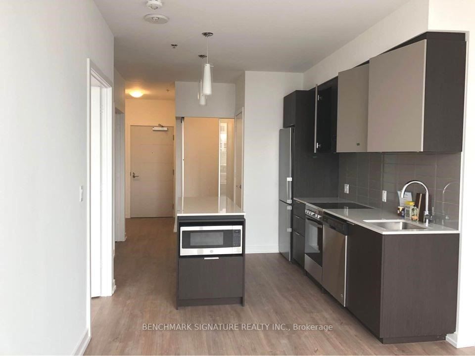 203 College St, #605
