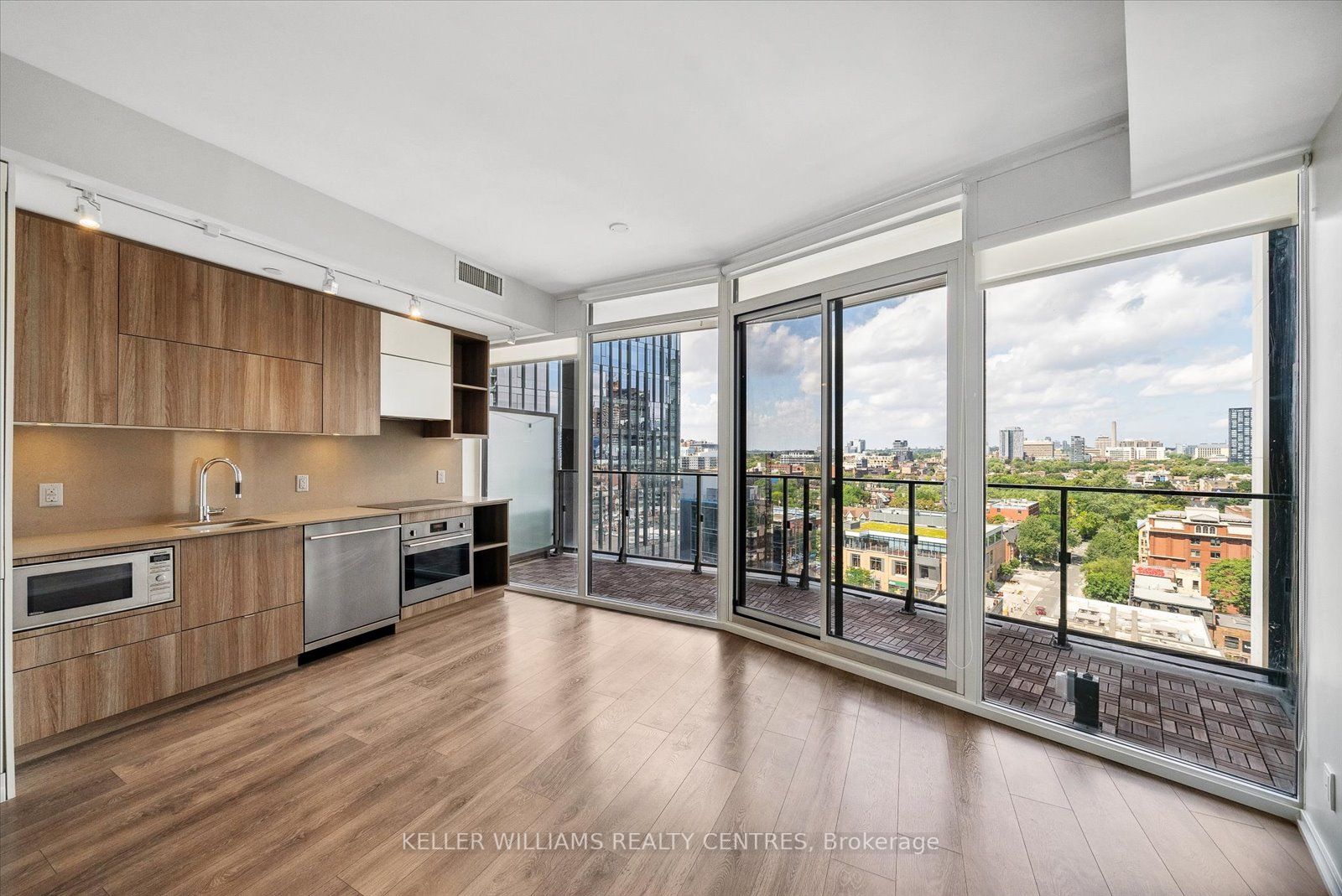 125 Peter St, #1105