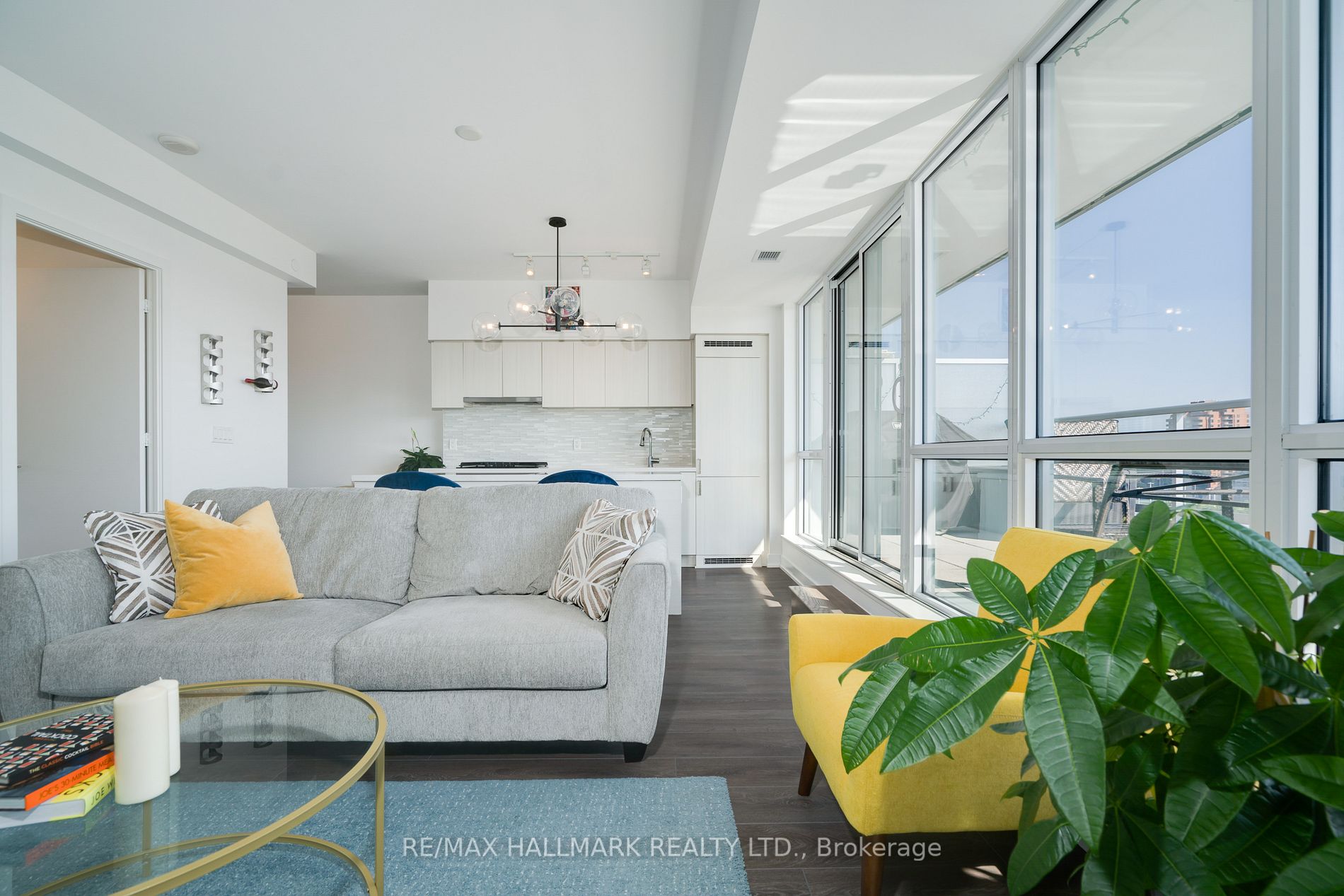 501 St Clair Ave W, #512