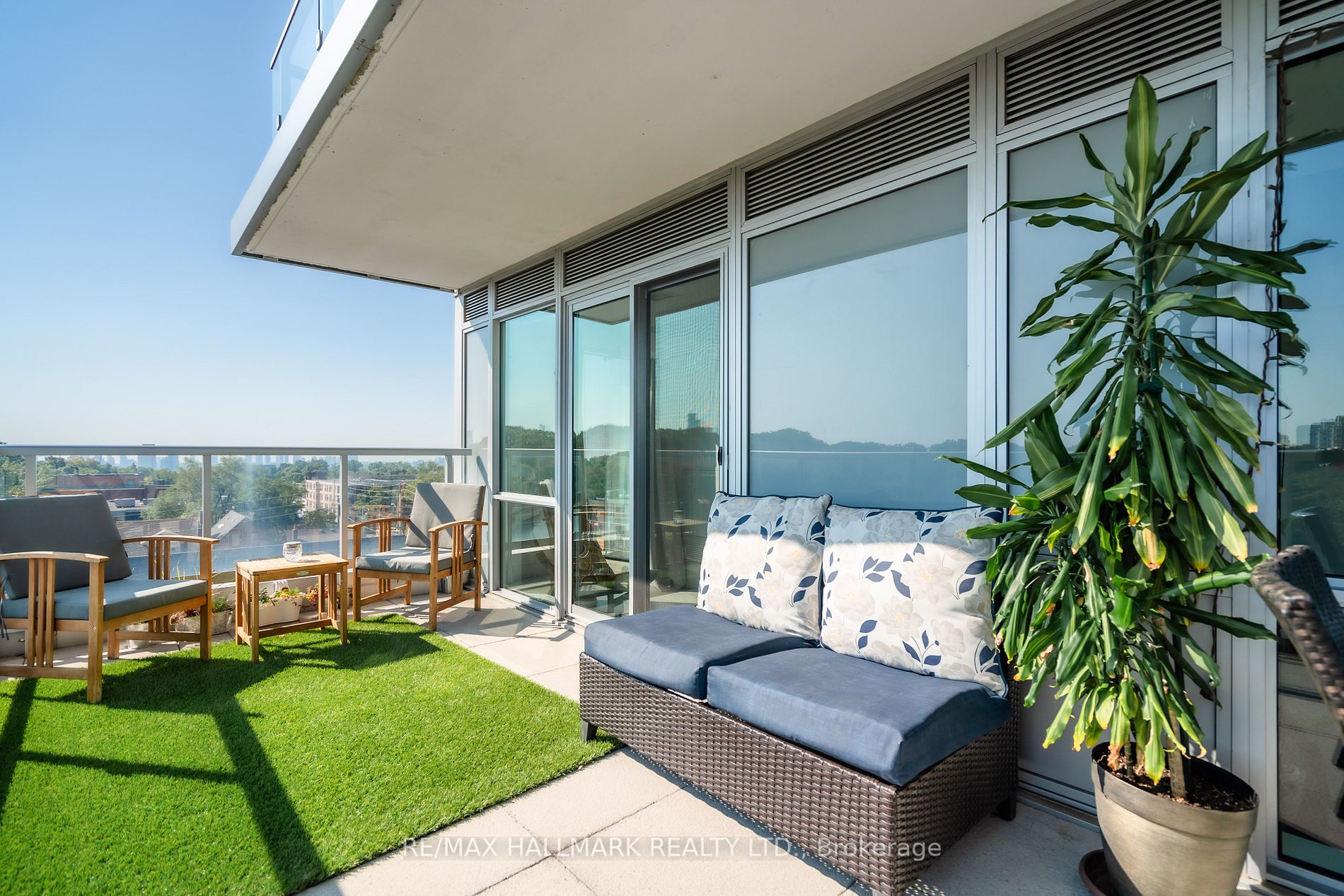 501 St Clair Ave W, #512