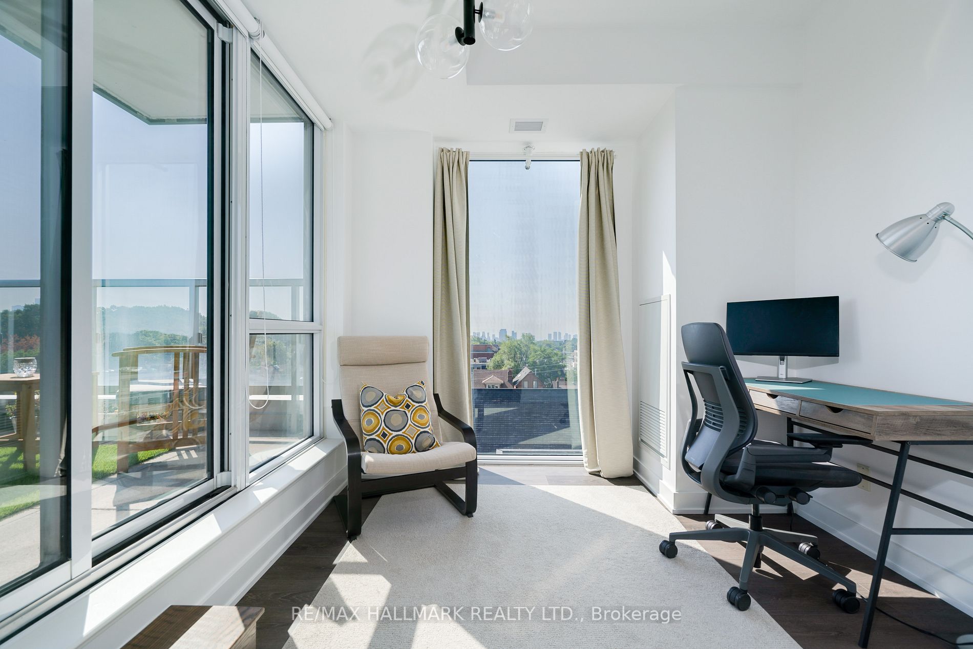 501 St Clair Ave W, #512
