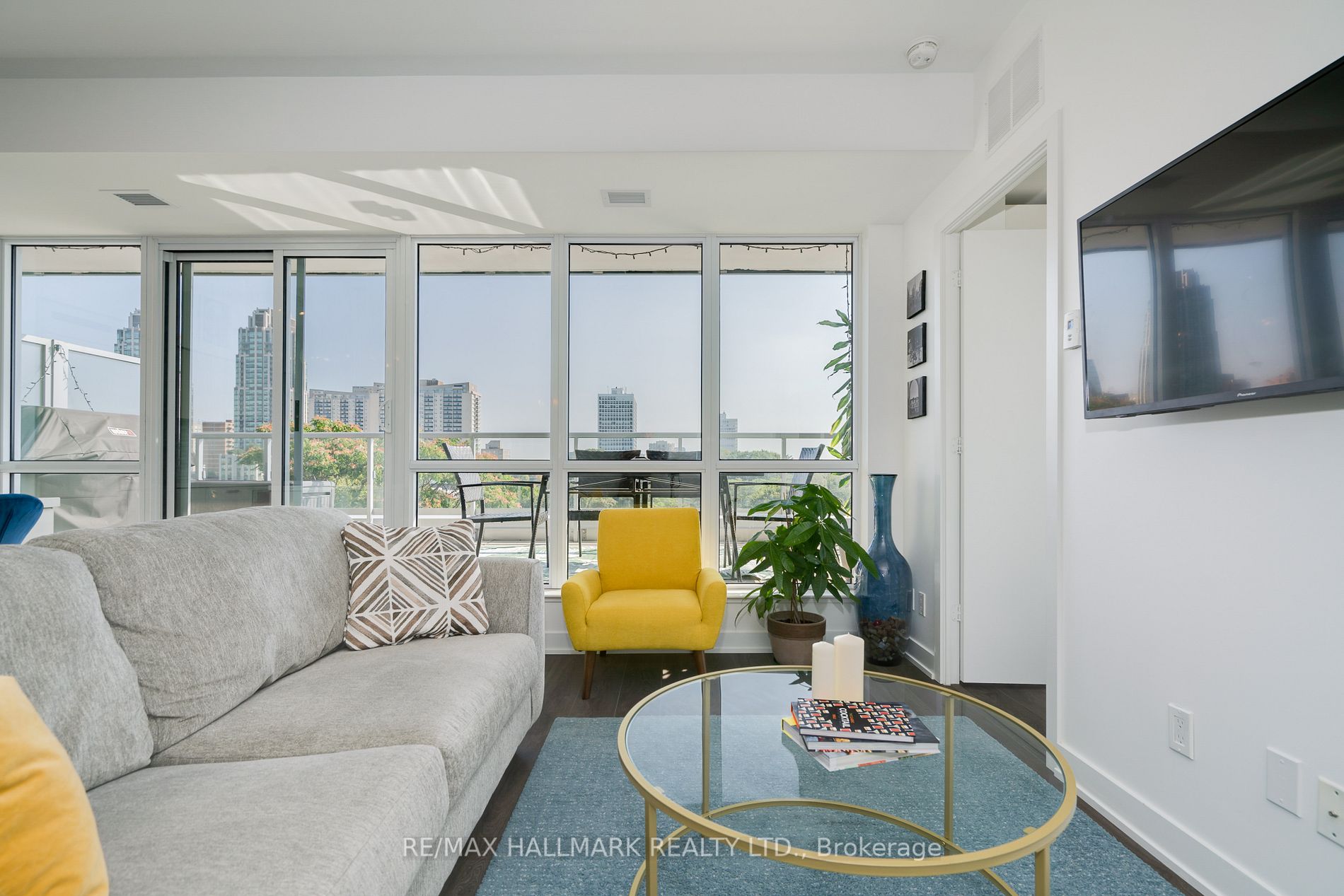 501 St Clair Ave W, #512