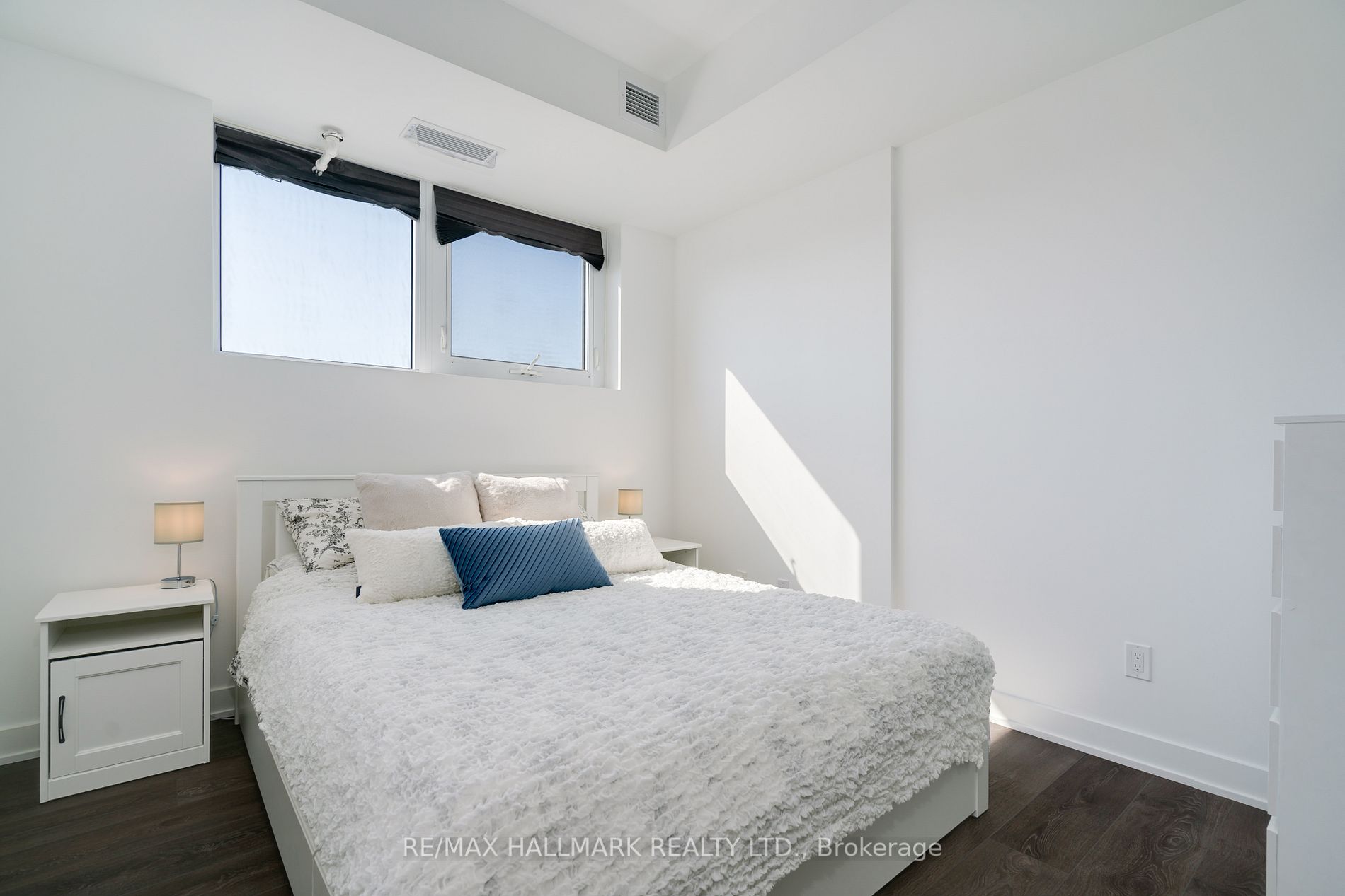 501 St Clair Ave W, #512