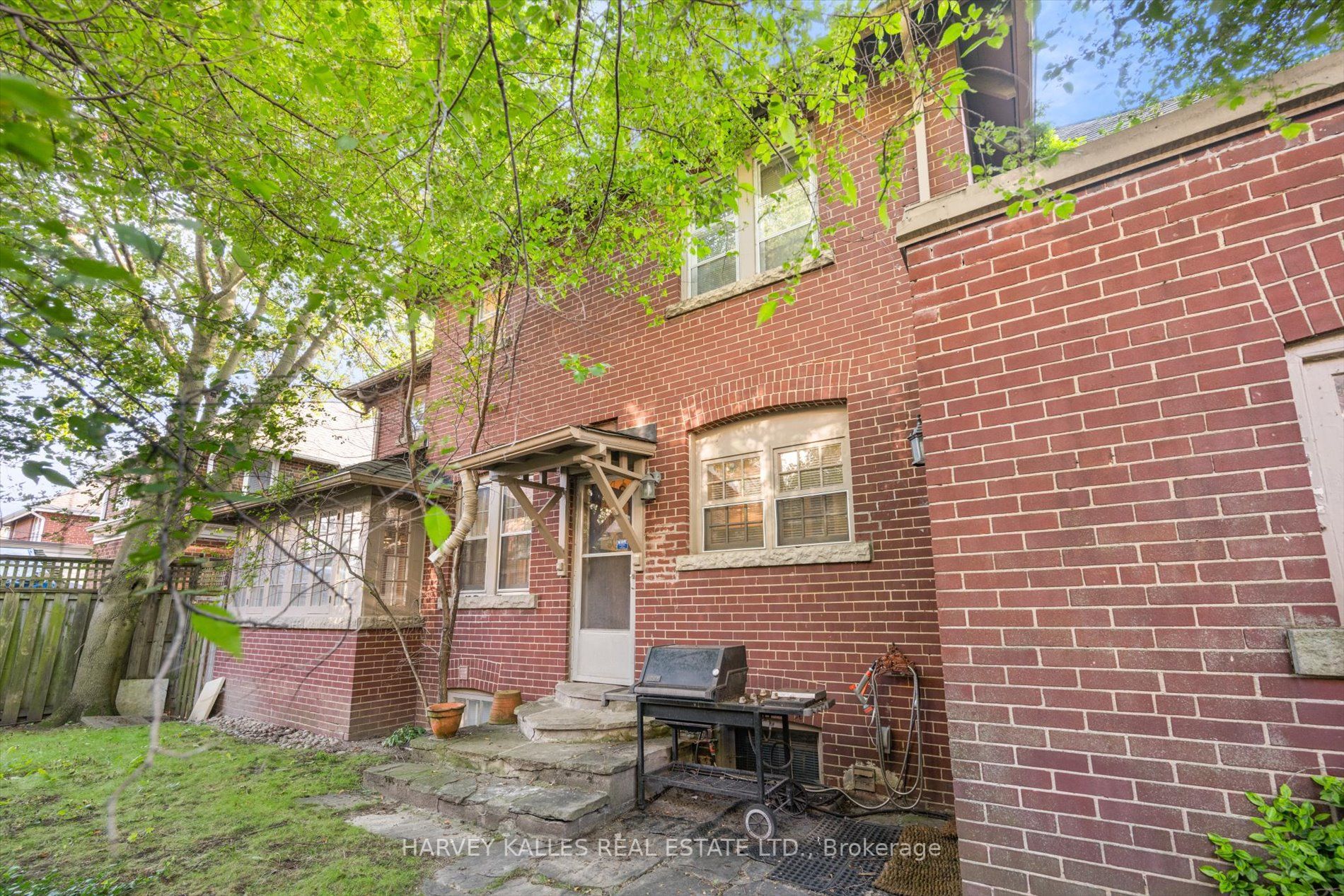 597 Spadina Rd