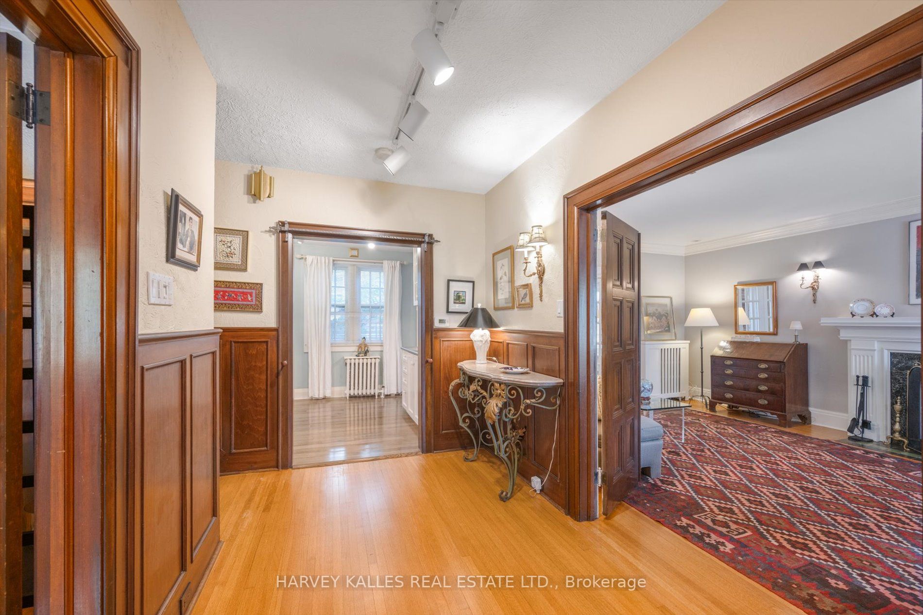 597 Spadina Rd