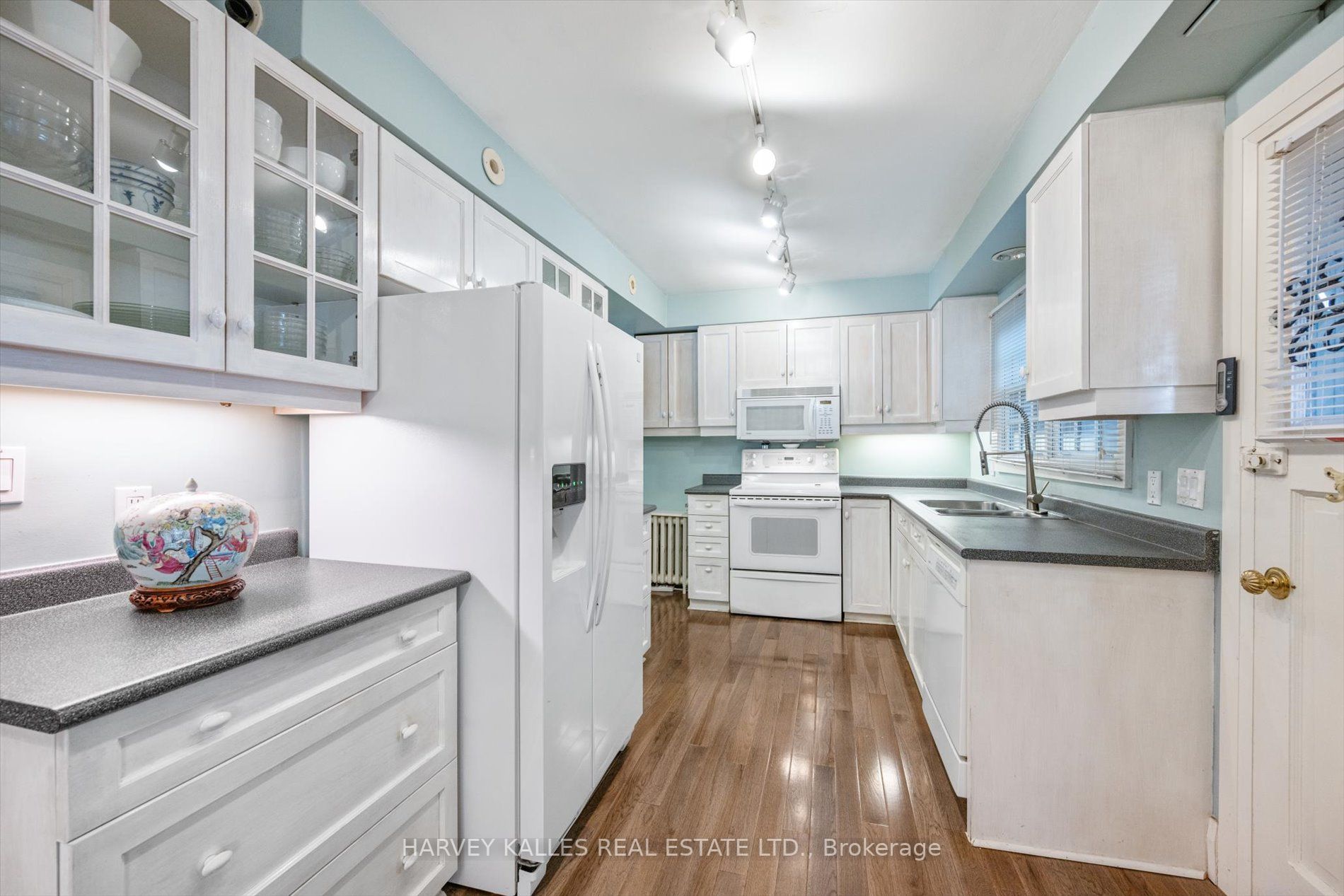 597 Spadina Rd