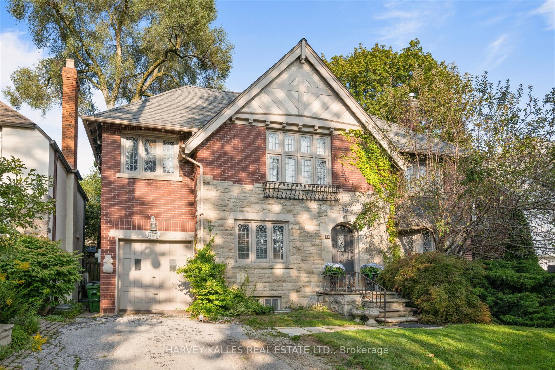597 Spadina Rd