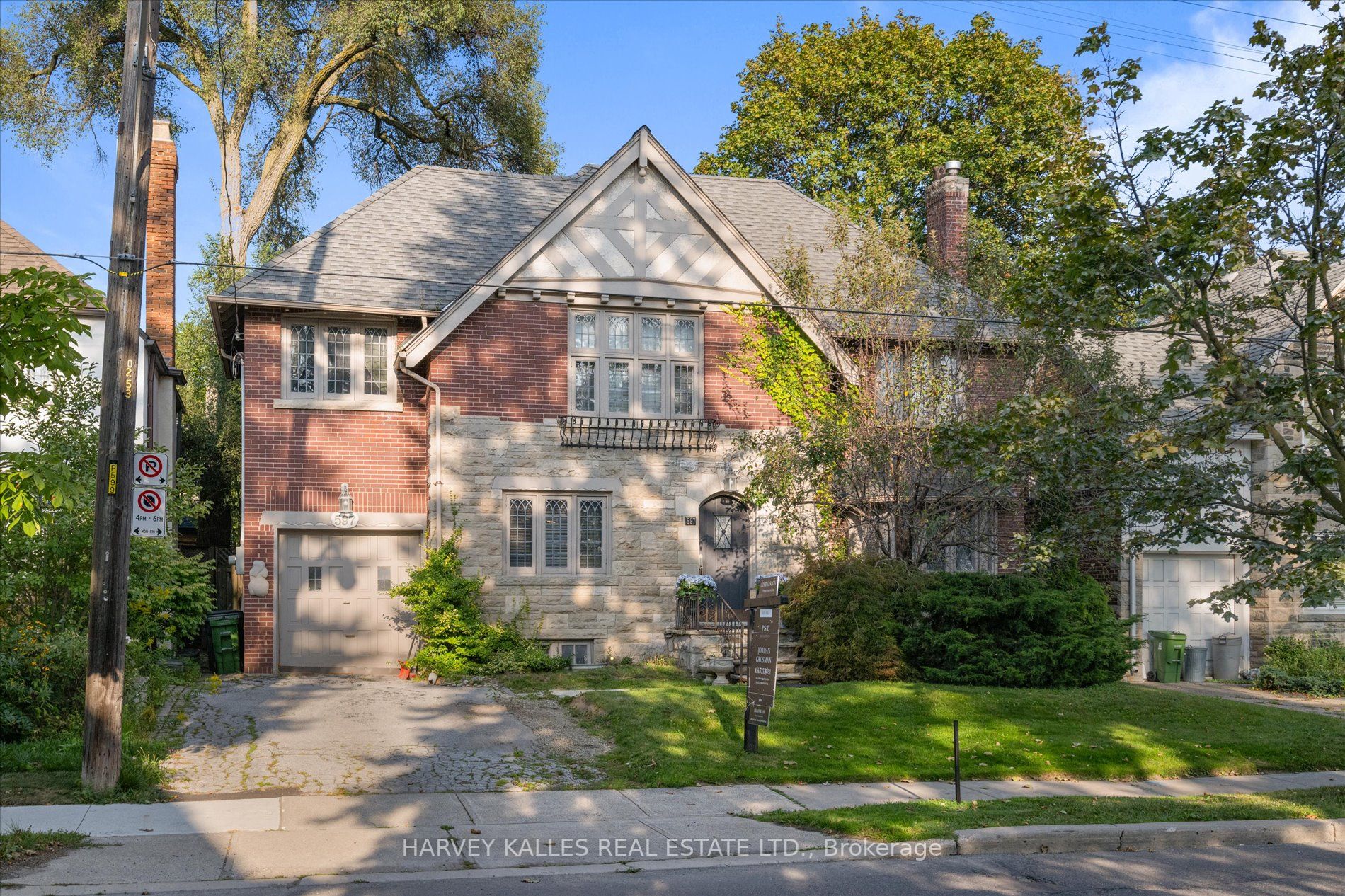597 Spadina Rd