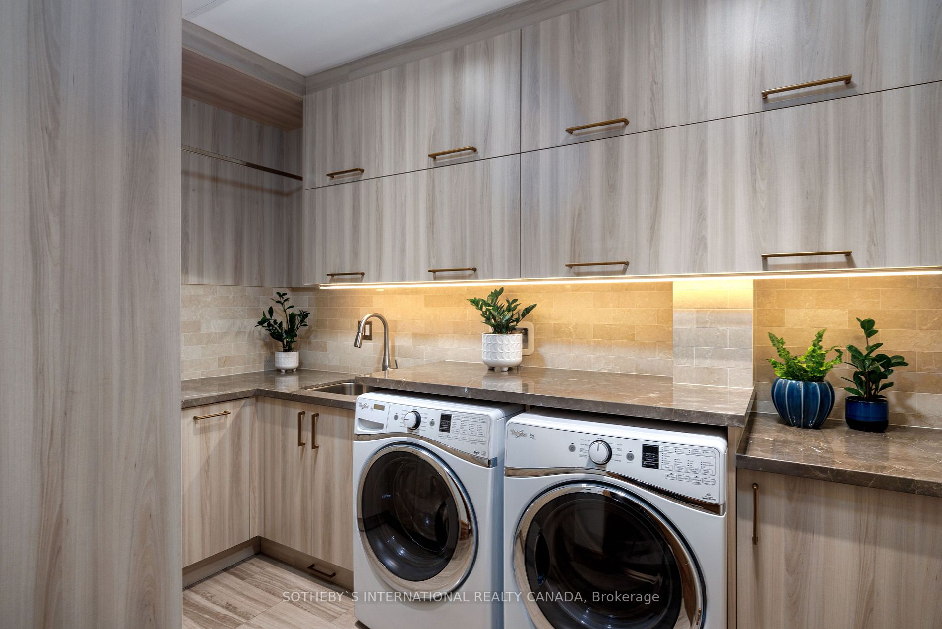 36 Hazelton Ave, #5B