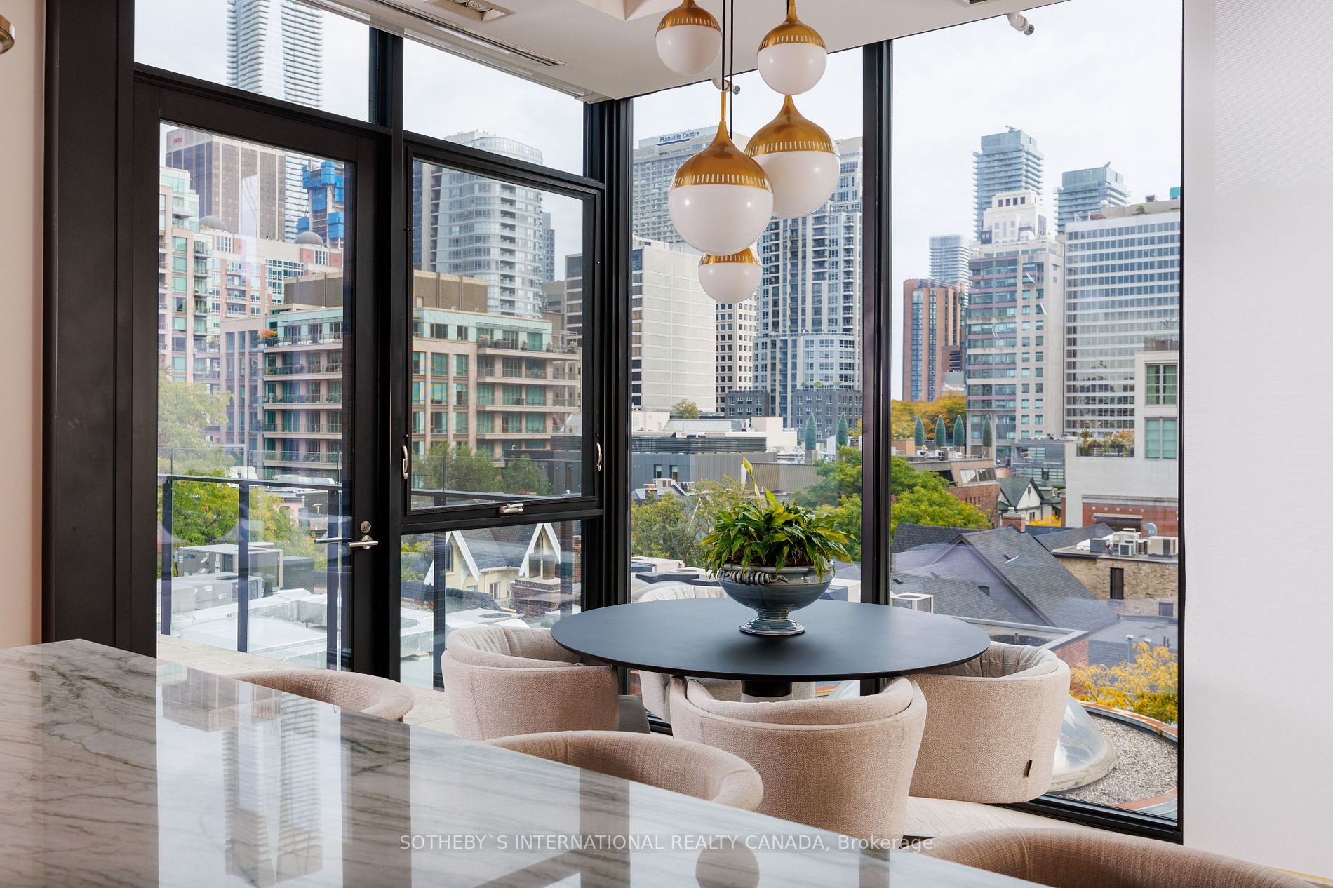 36 Hazelton Ave, #5B