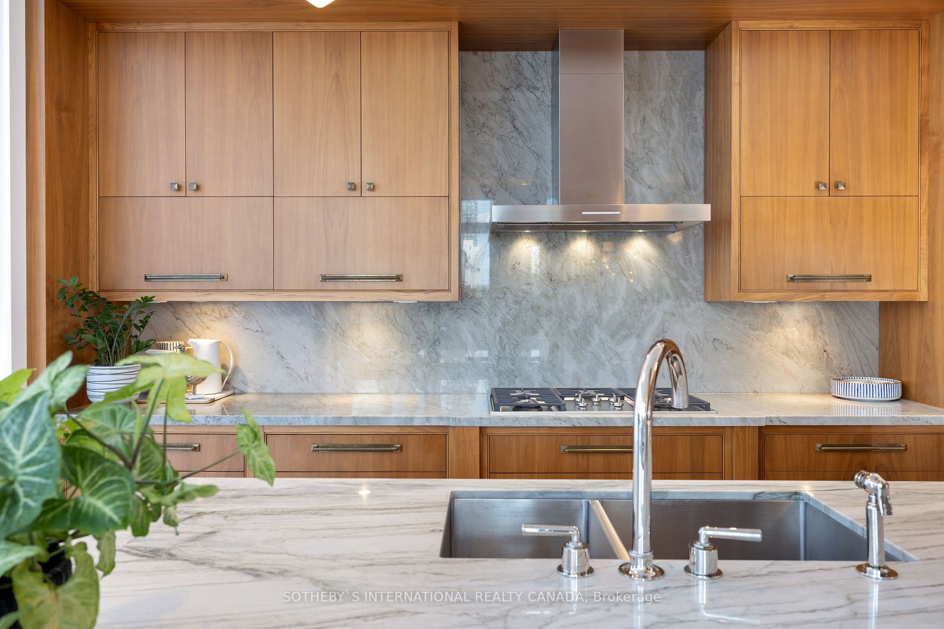 36 Hazelton Ave, #5B