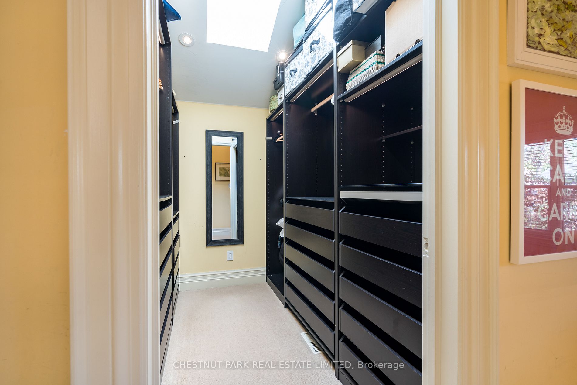 24 Cameron Cres