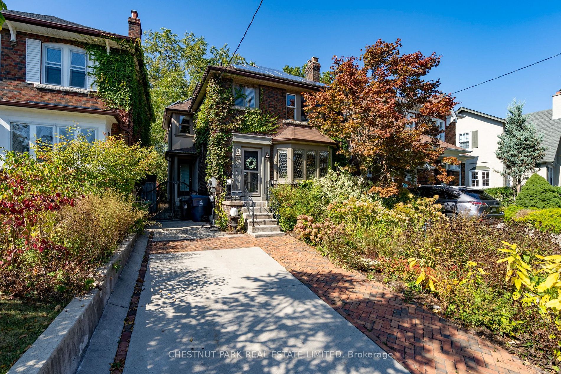 24 Cameron Cres