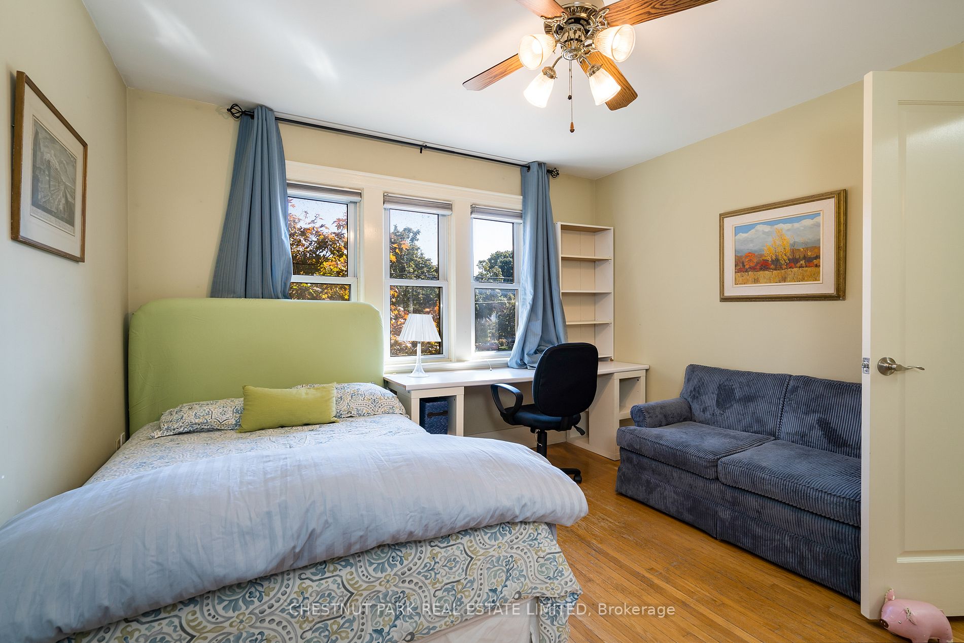 24 Cameron Cres