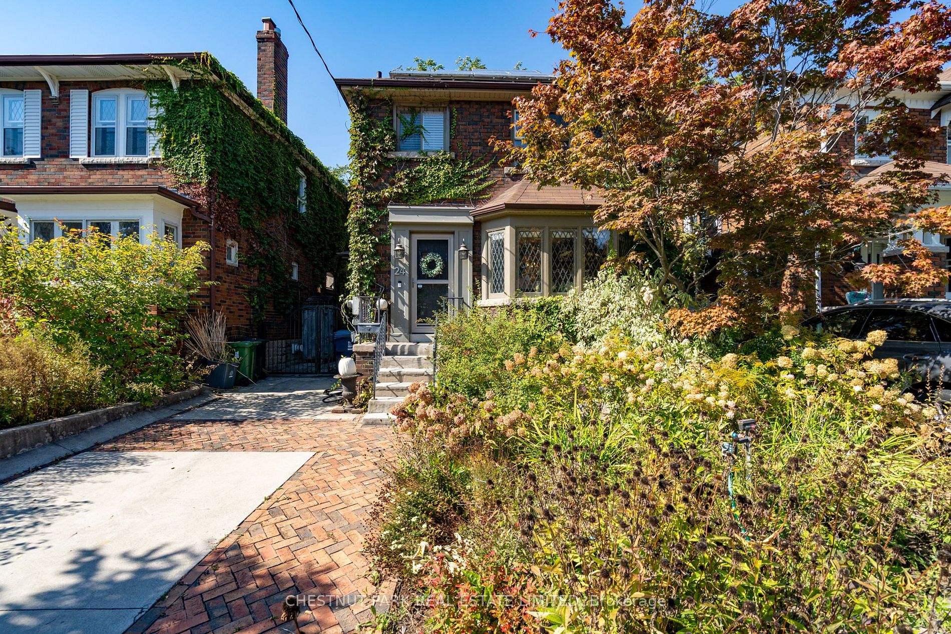 24 Cameron Cres