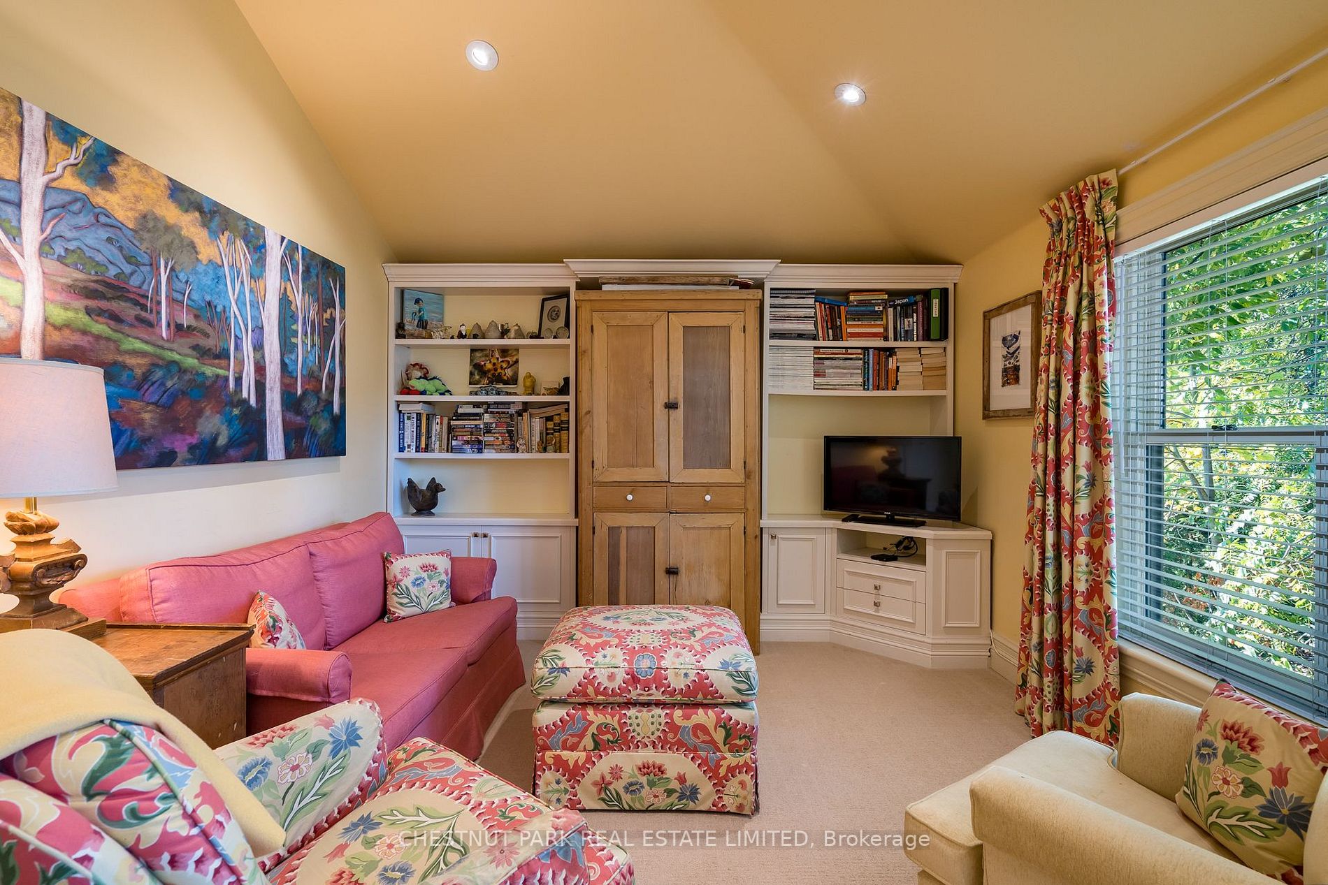 24 Cameron Cres