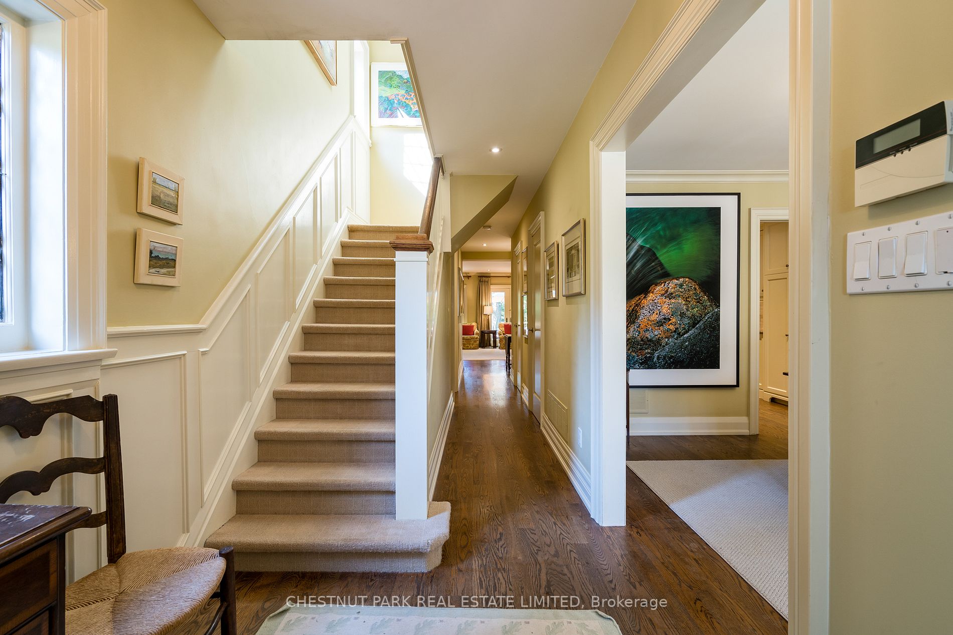 24 Cameron Cres