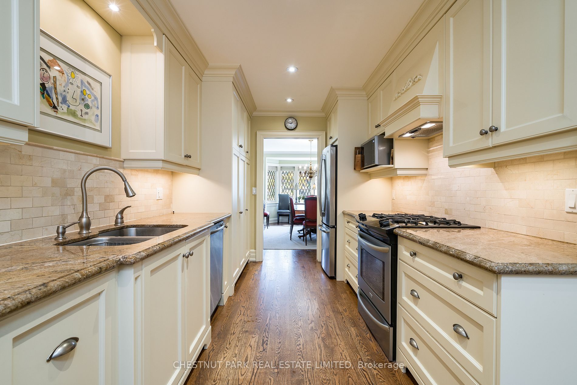 24 Cameron Cres