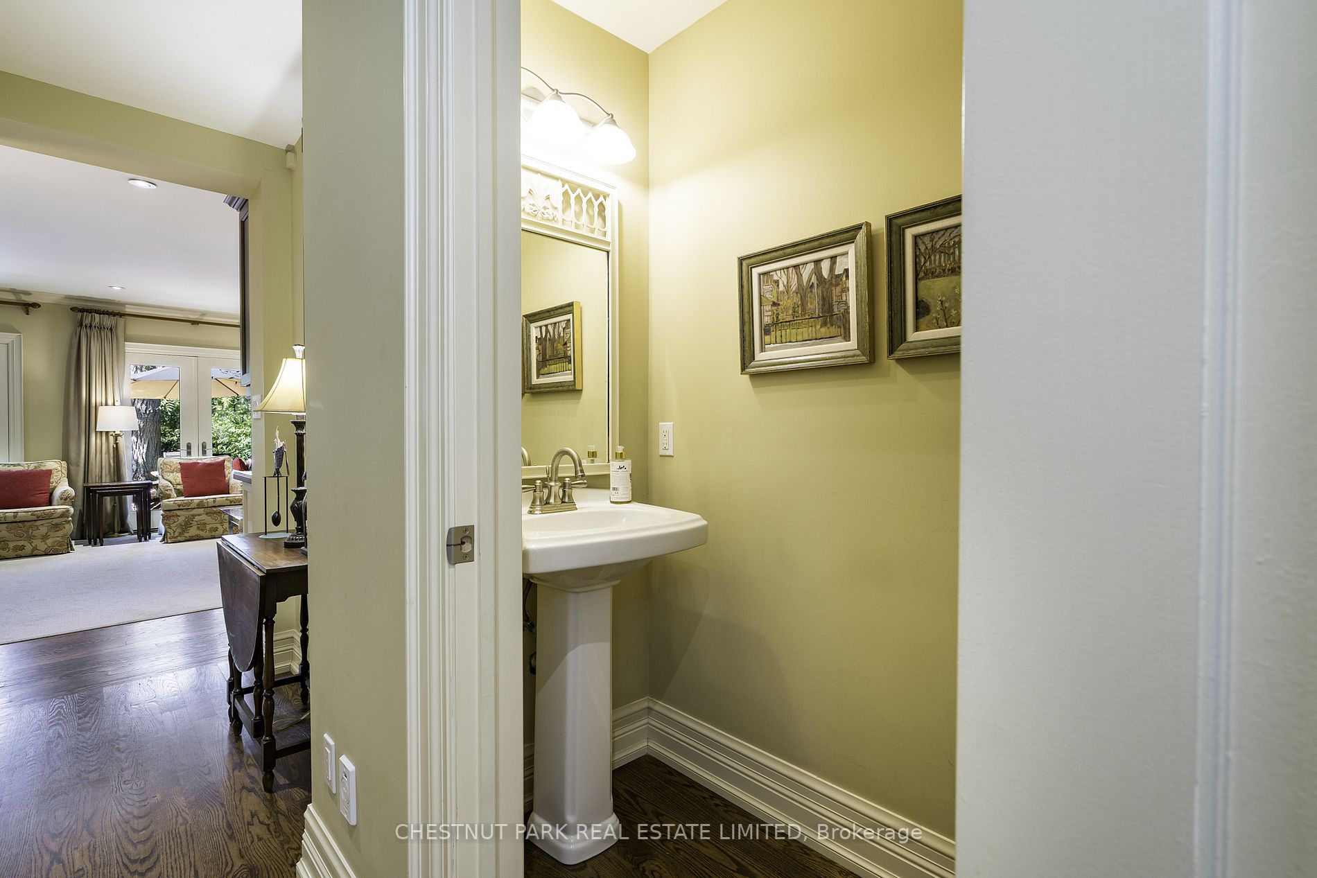 24 Cameron Cres