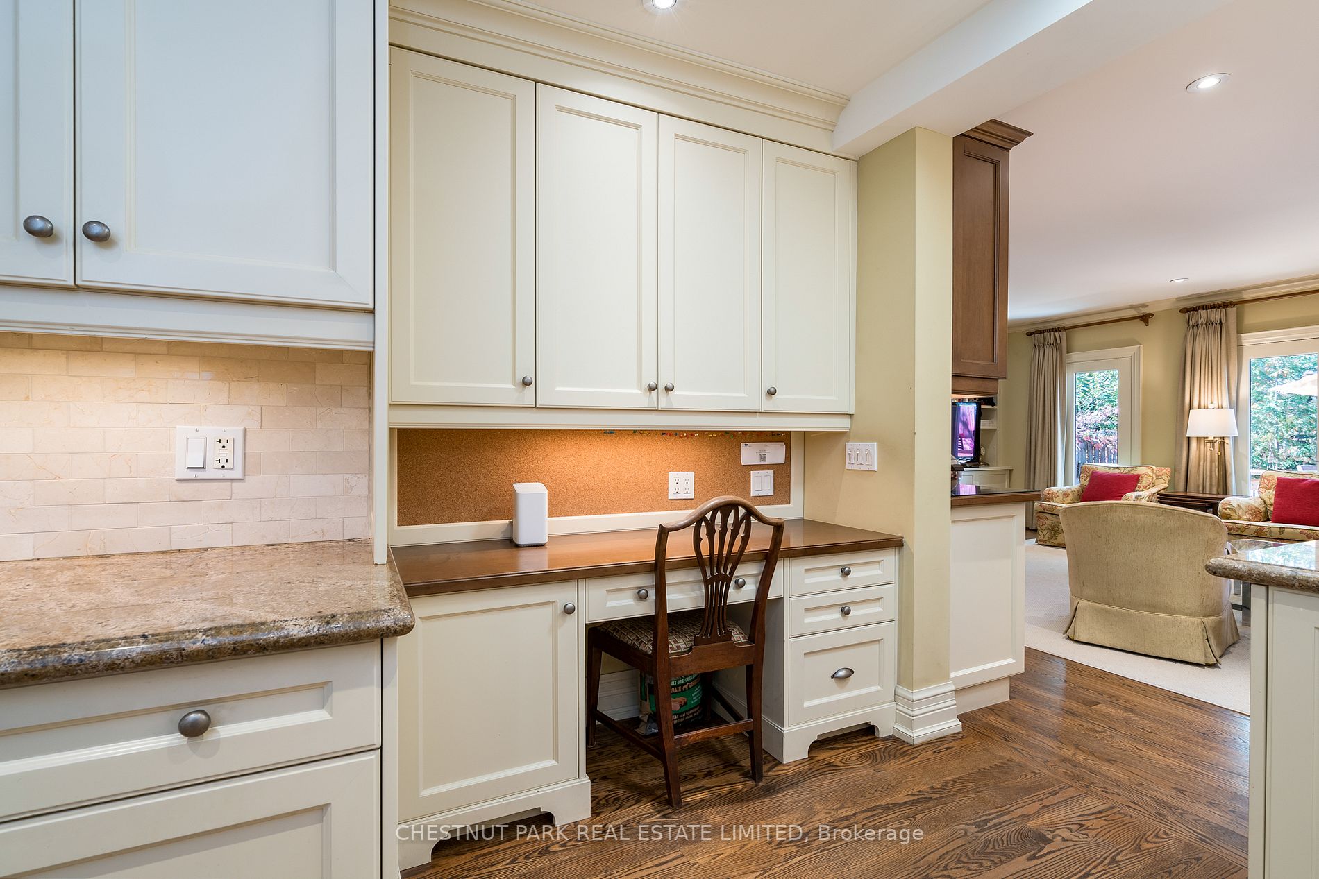 24 Cameron Cres