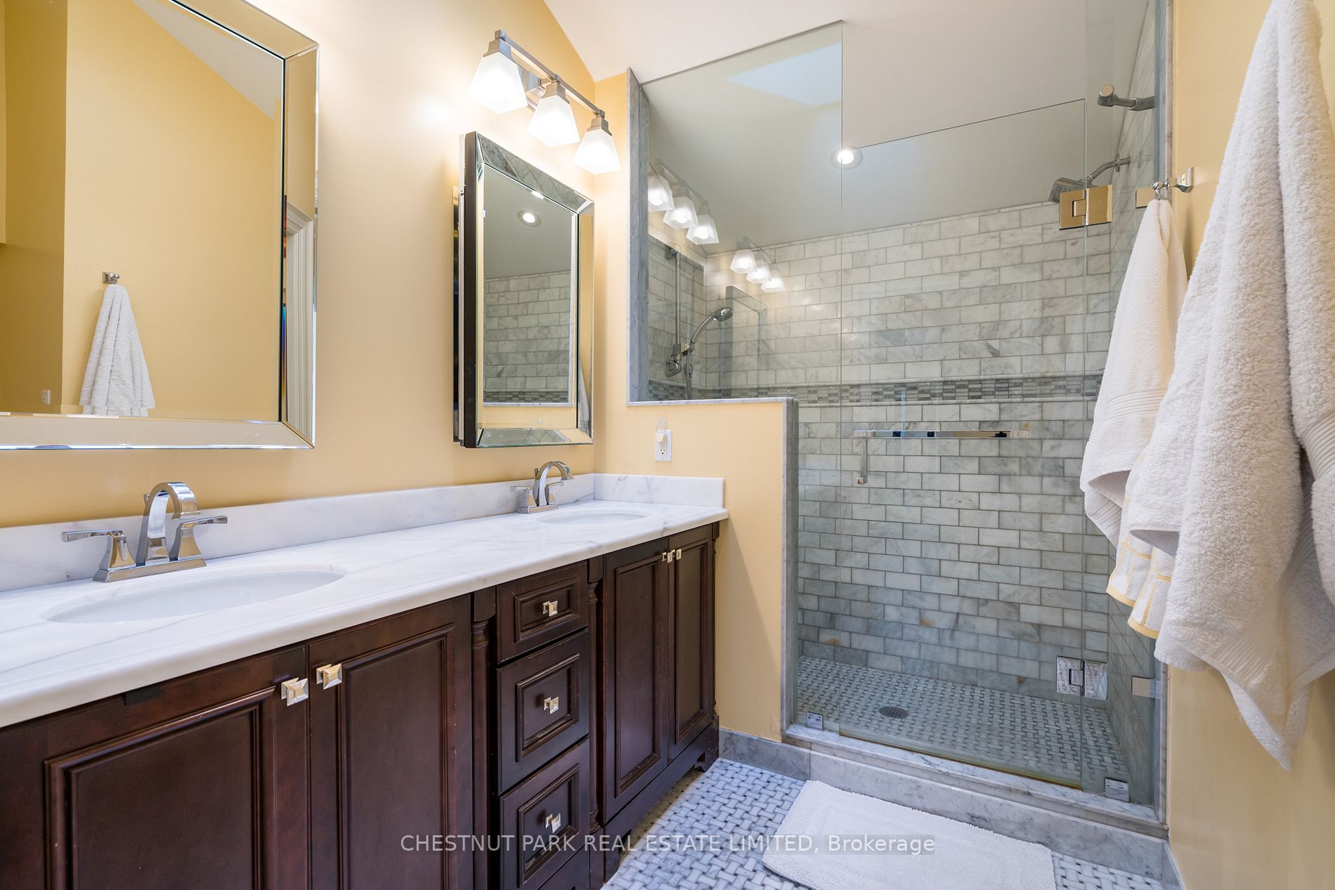 24 Cameron Cres
