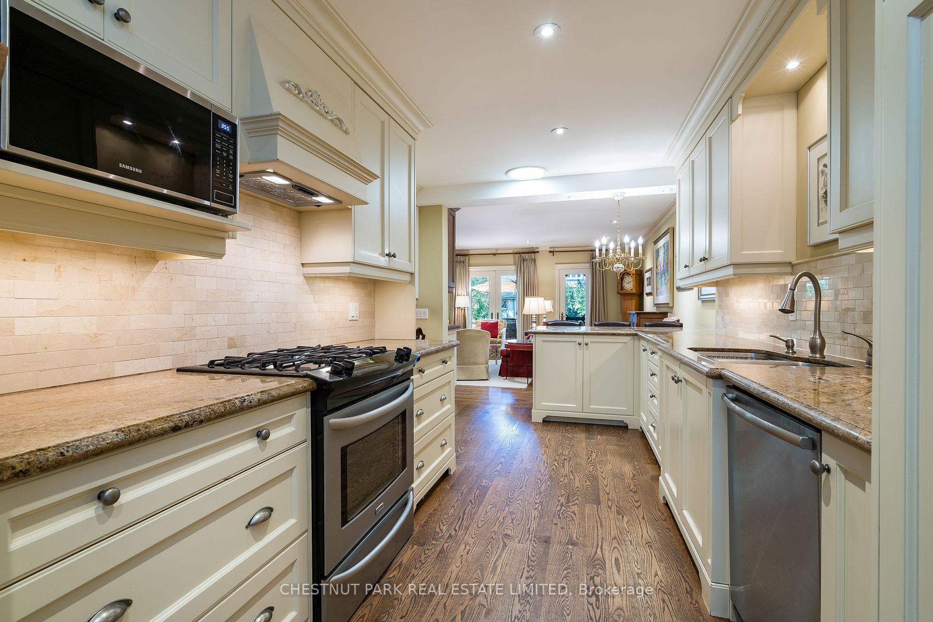 24 Cameron Cres