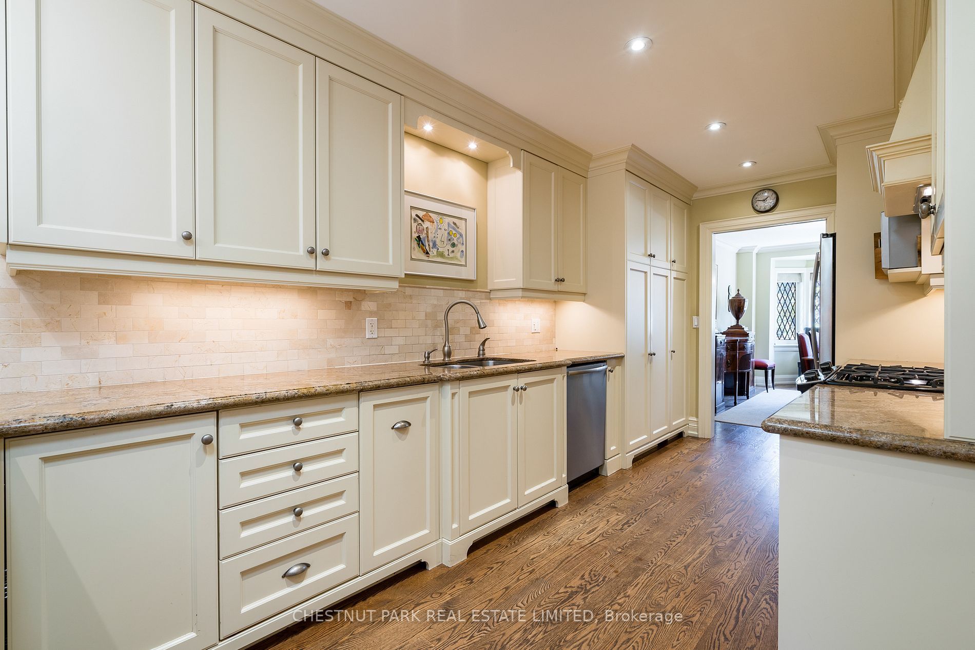 24 Cameron Cres