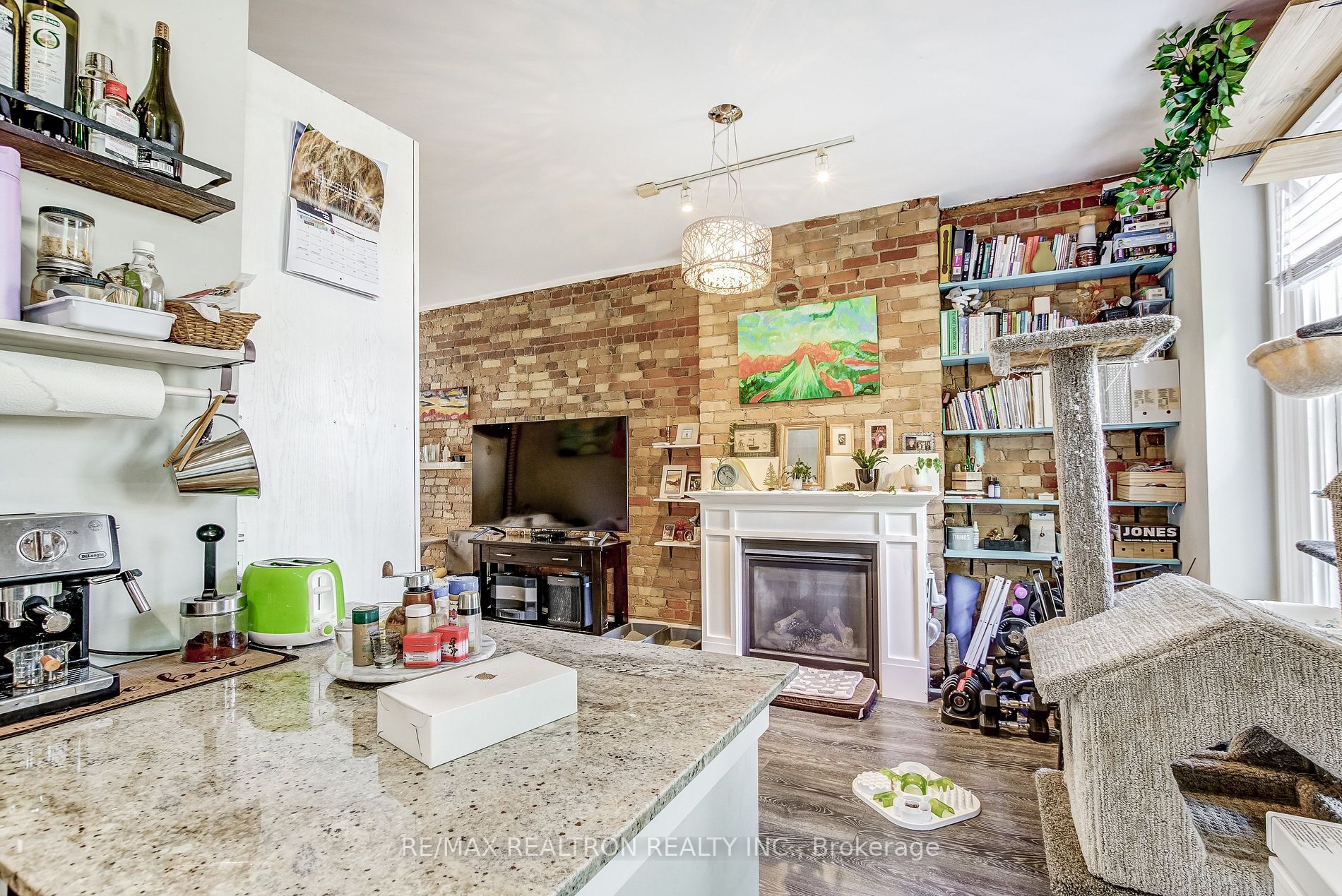 31 Rose Ave