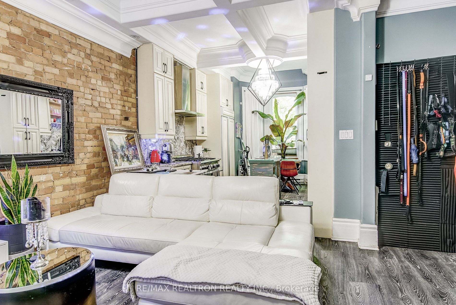 31 Rose Ave