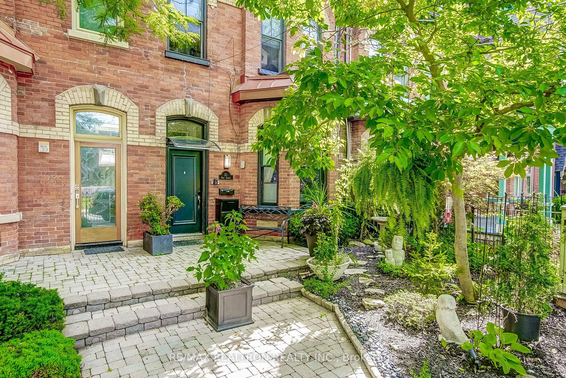 31 Rose Ave