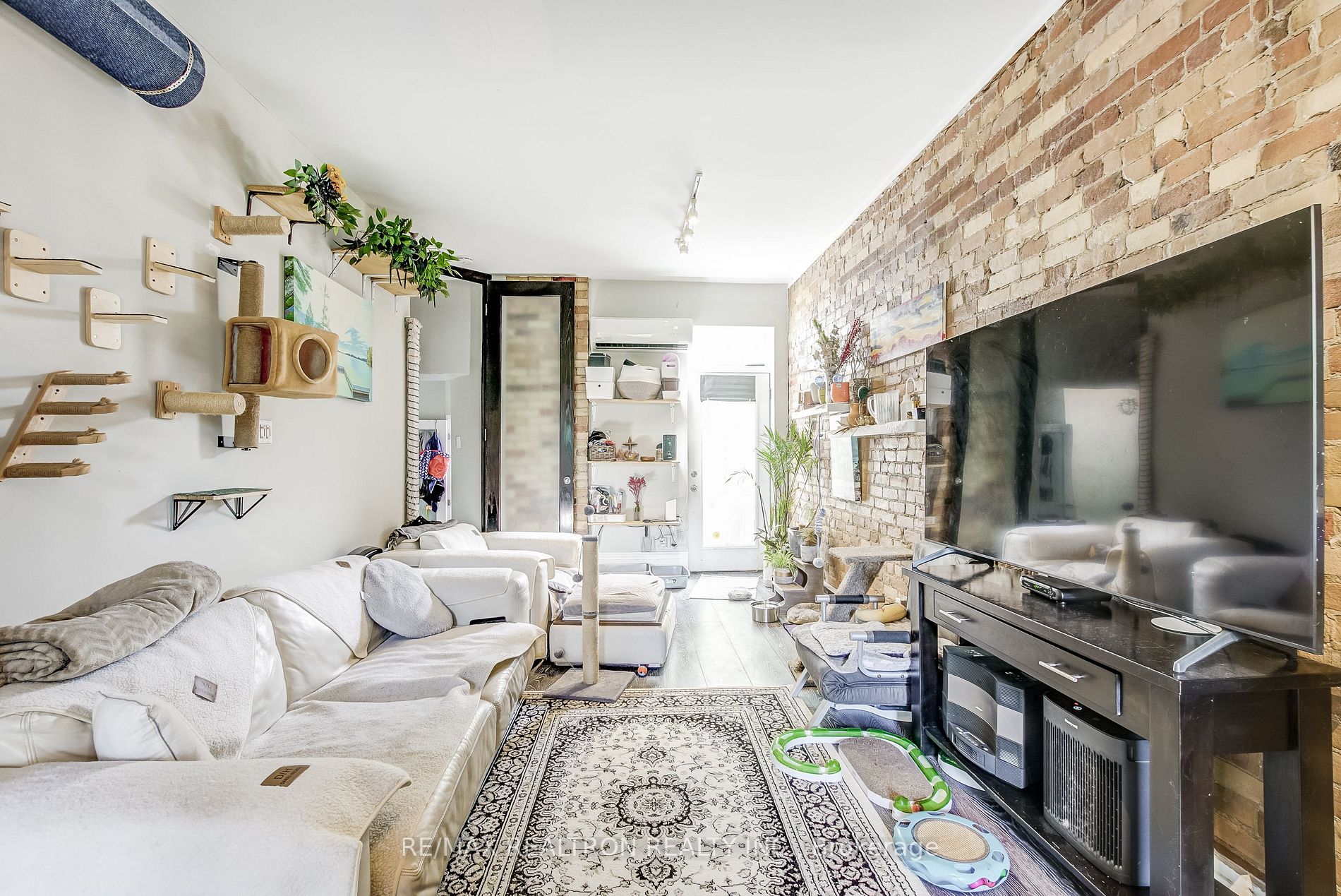 31 Rose Ave