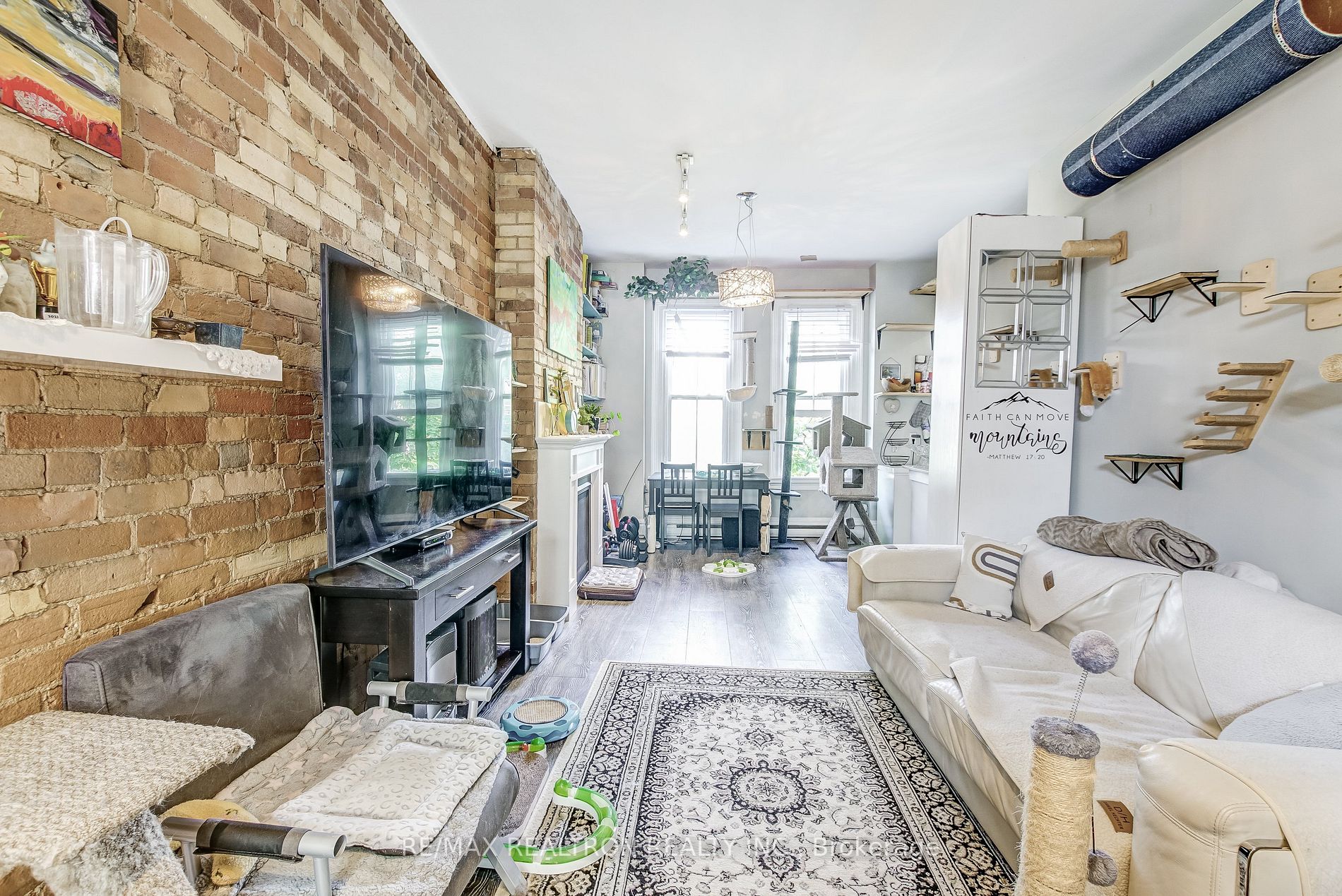 31 Rose Ave