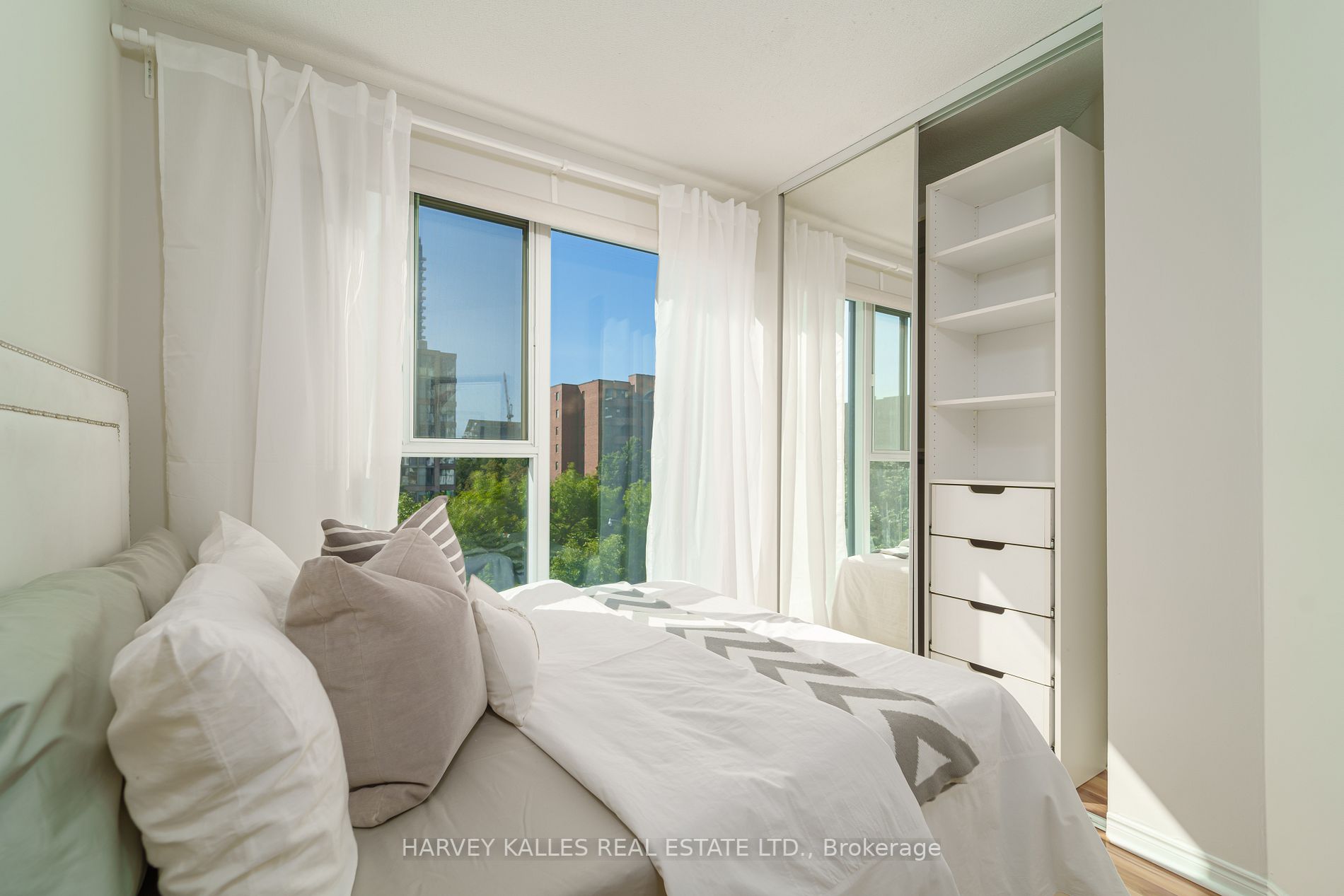 222 The Esplanade, #518