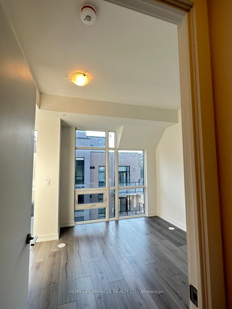 871 Sheppard Ave W, #36