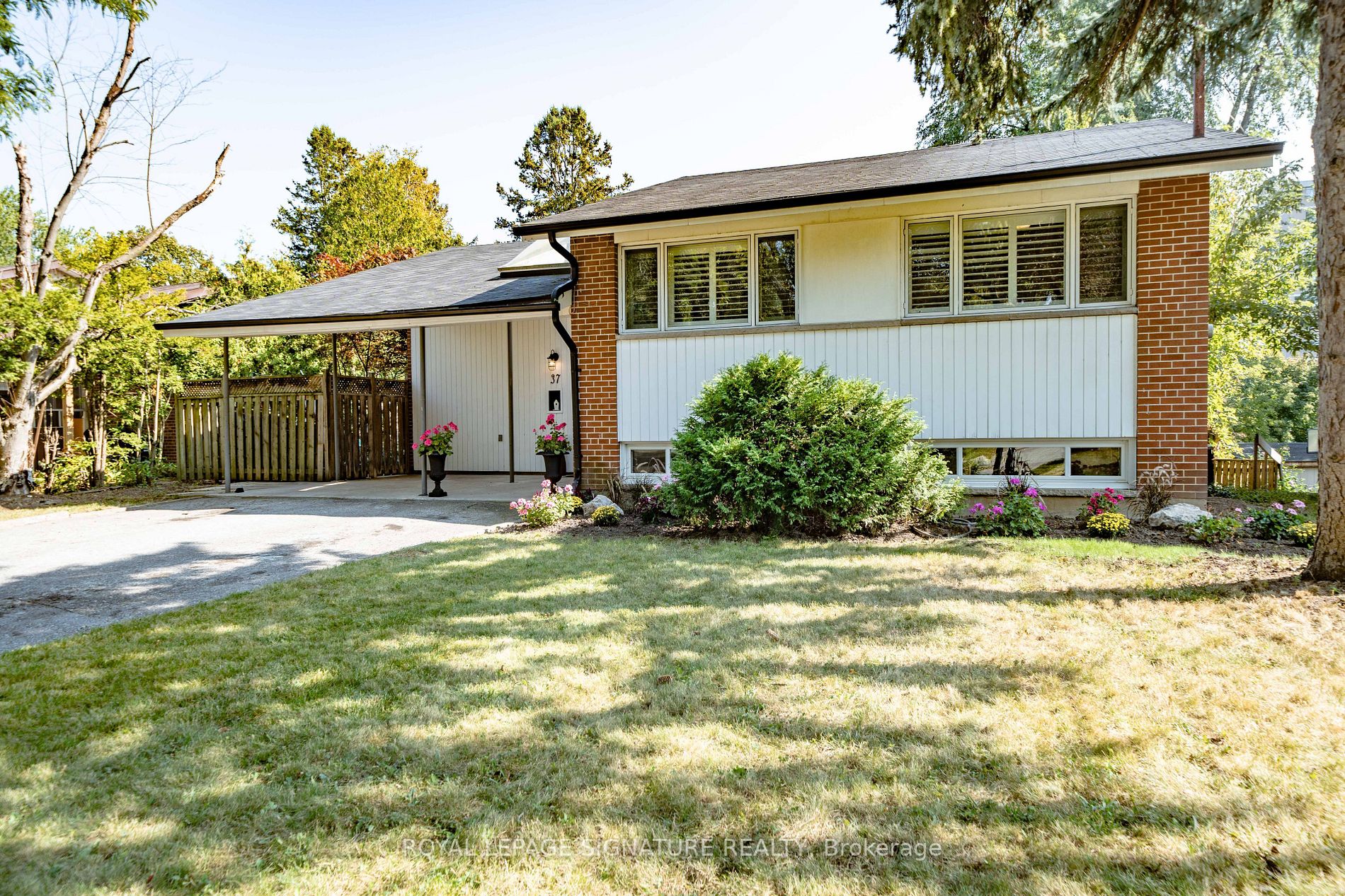 37 Cornerbrook Dr
