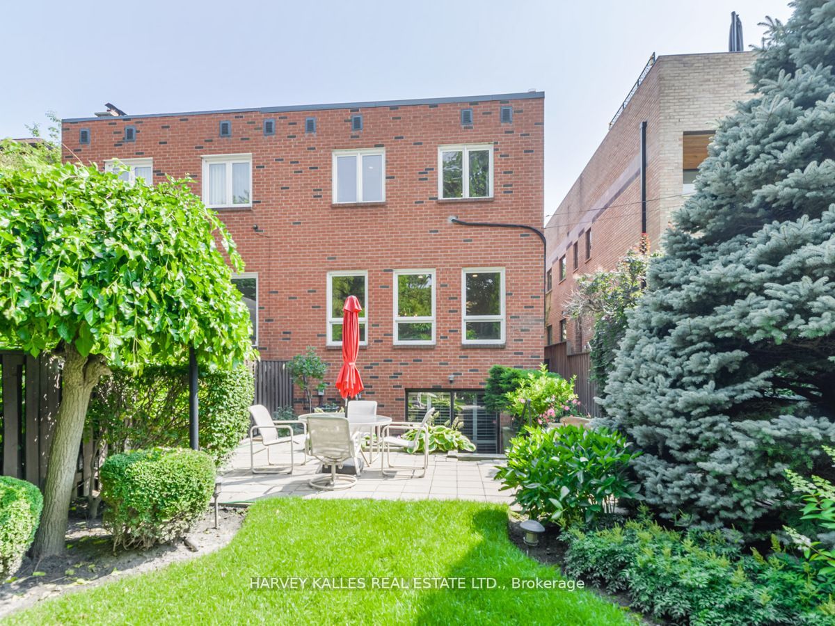 32 Coulson Ave