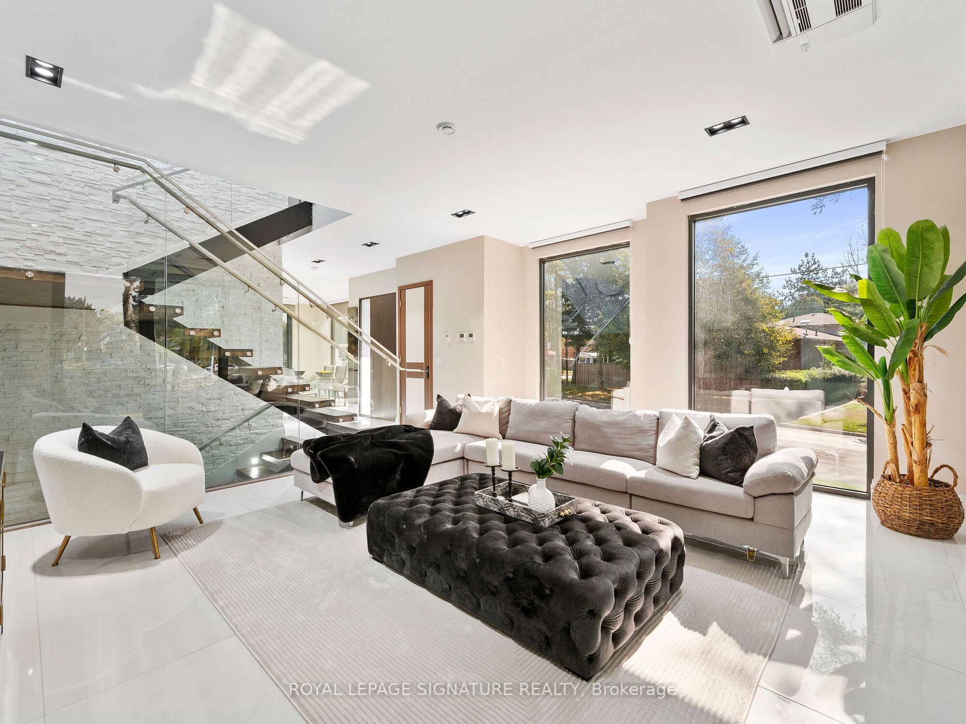28 Kirkland Blvd