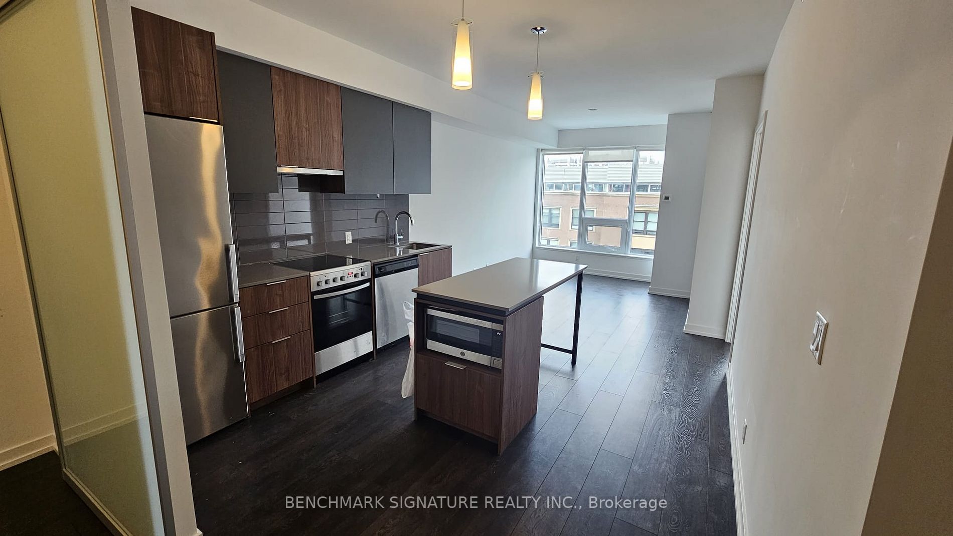 203 College St, #506