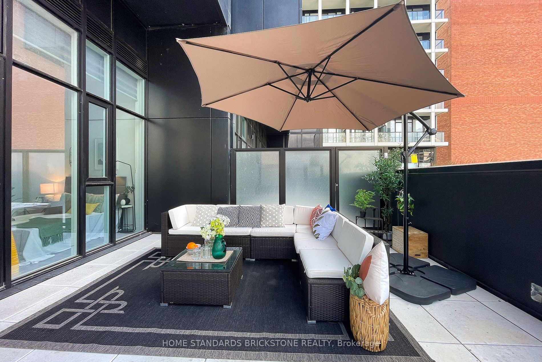 20 Edward St, #401