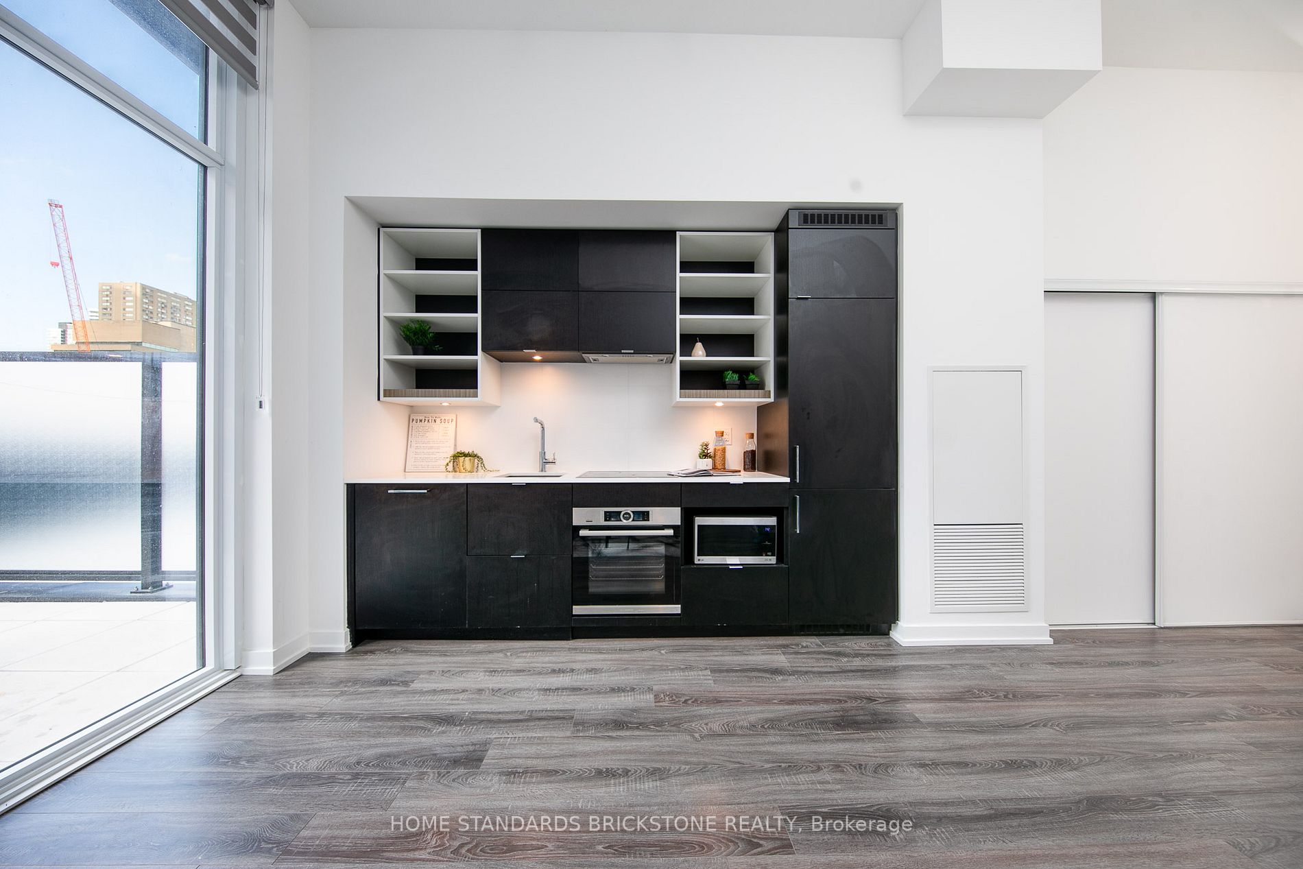 20 Edward St, #401